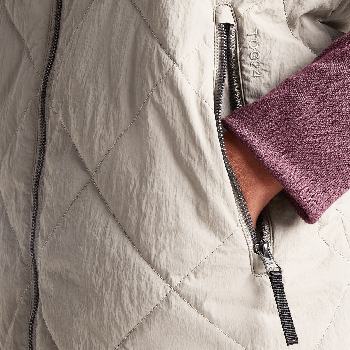 Anda Womens Shower Resistant Insulated Gilet - Dark Taupe - Image 7