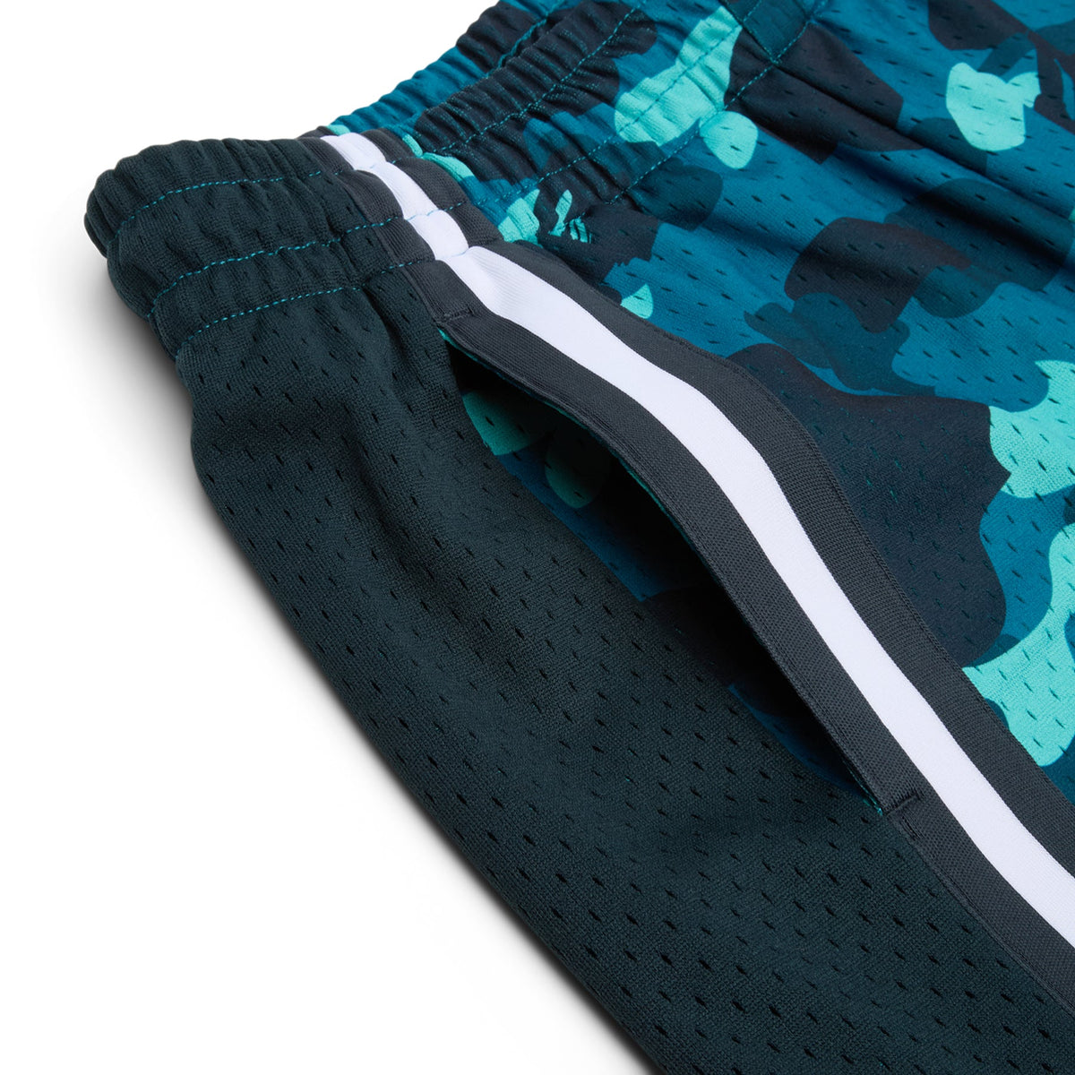 A Bathing Ape Color Camo Mesh Relaxed Fit Shorts M (Green) - Image 4