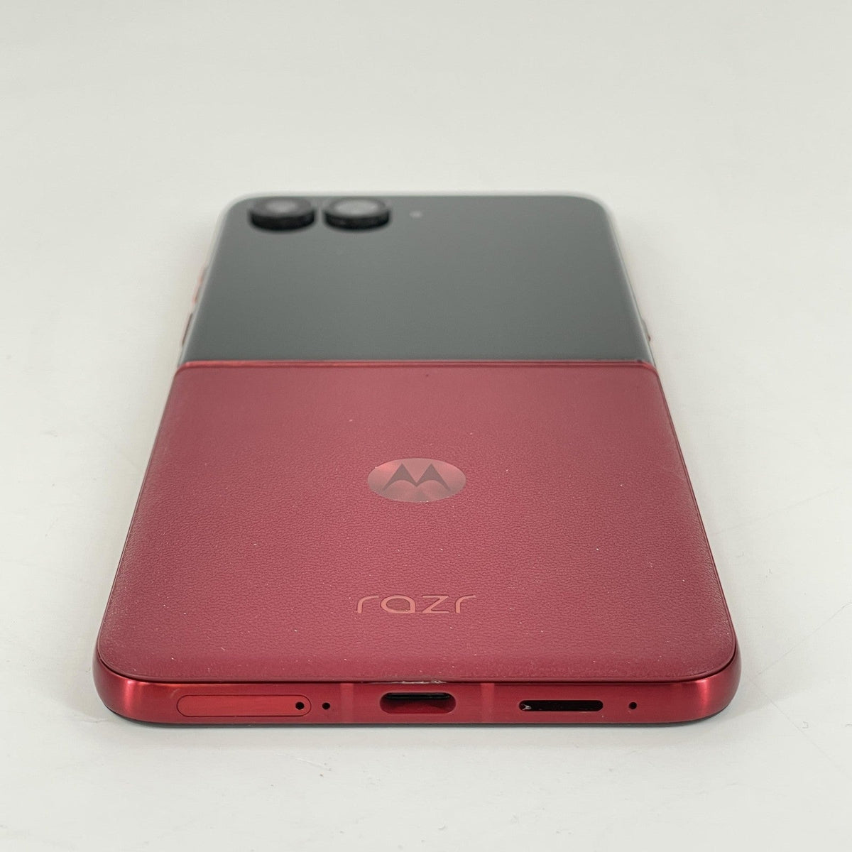 Motorola Razr Ultra (2025) 1TB Red (GSM Unlocked) - Image 13