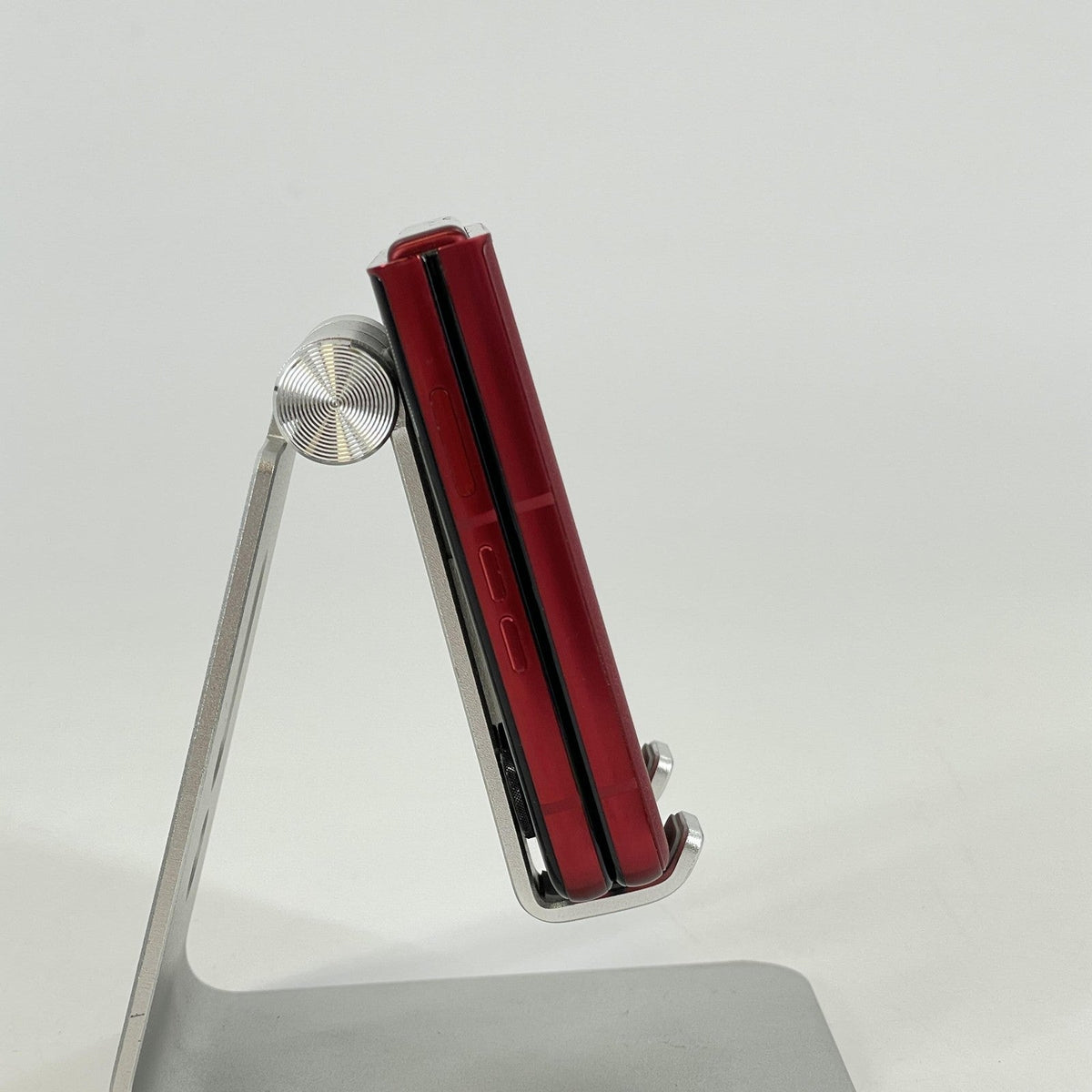 Motorola Razr Ultra (2025) 1TB Red (GSM Unlocked) - Image 11