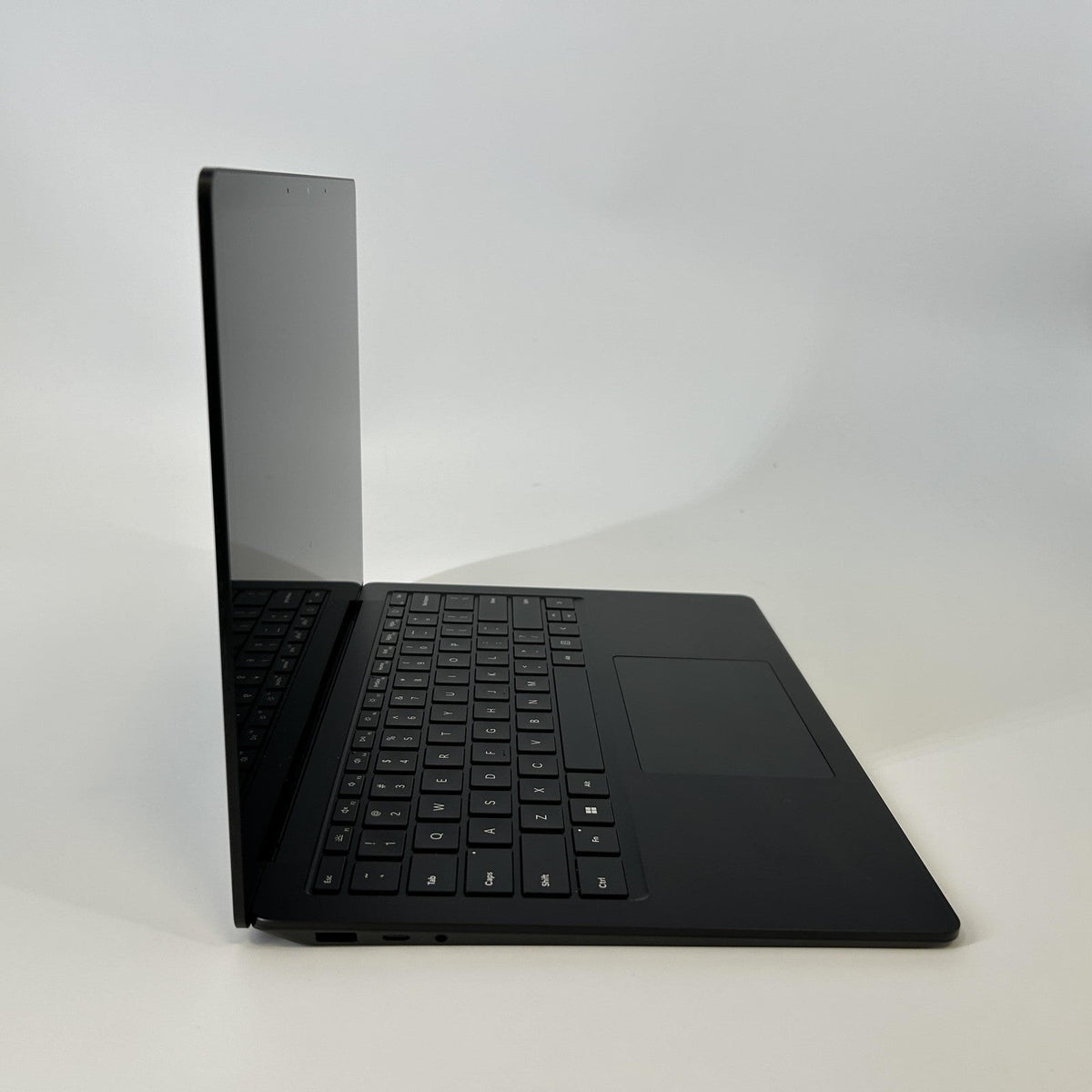 Microsoft Surface Laptop 5 13.5 Black 2.7 GHz Intel Core i7 12th Gen. 16GB RAM 512GB Solid State Drive - Image 3