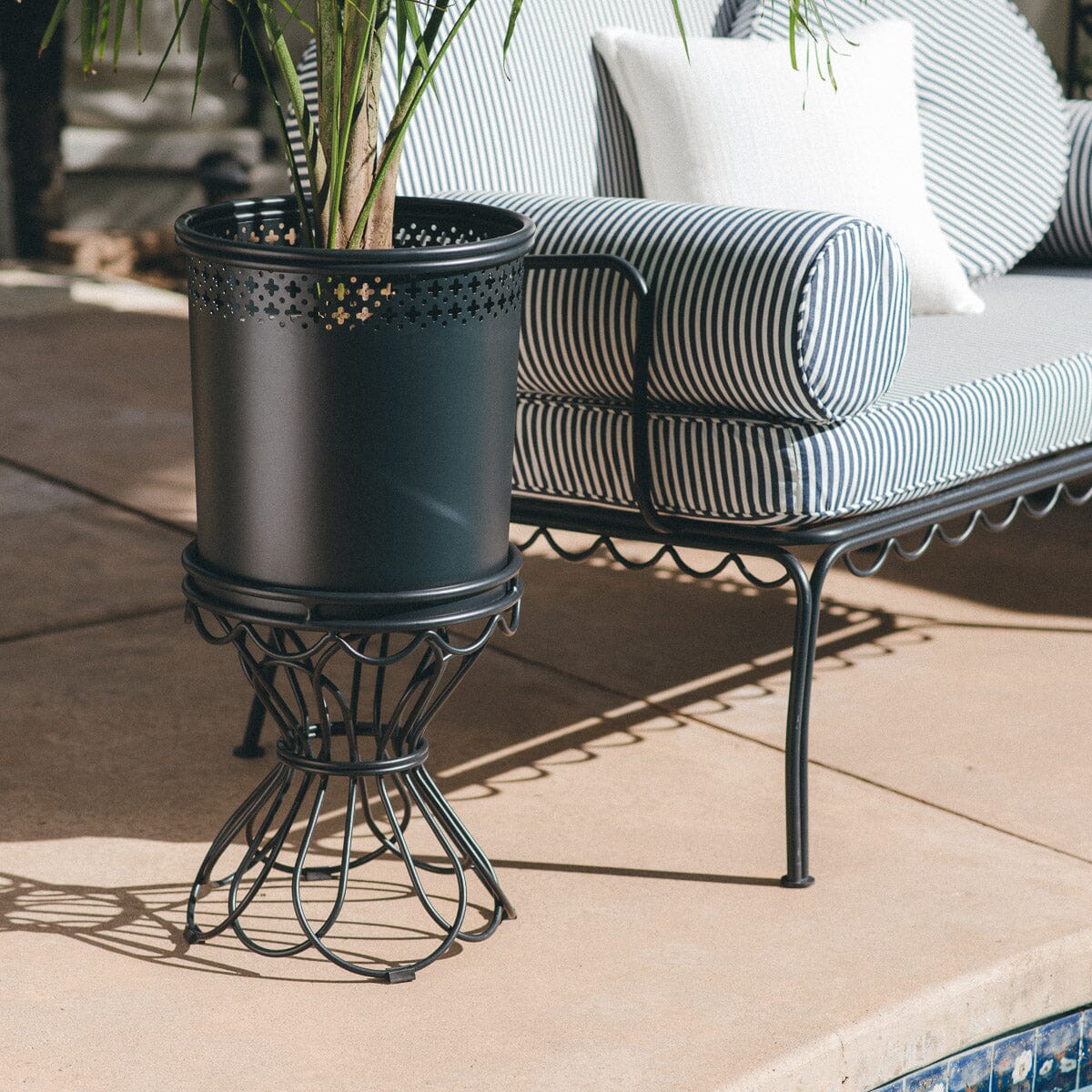 The Al Fresco Small Planter & Stand - Image 2
