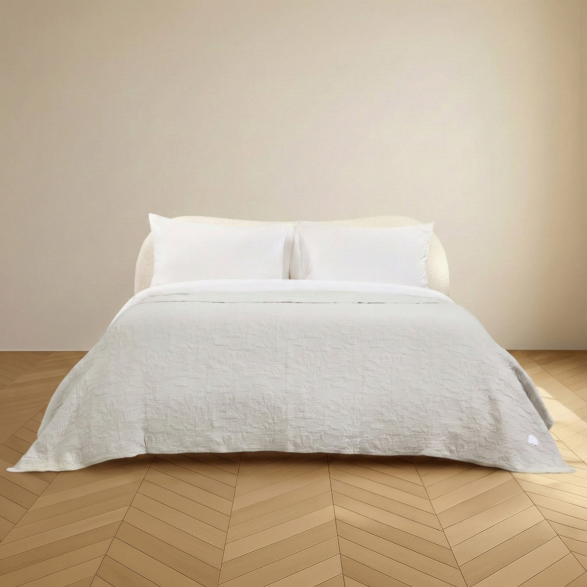 Matelassé Coverlet - Silver