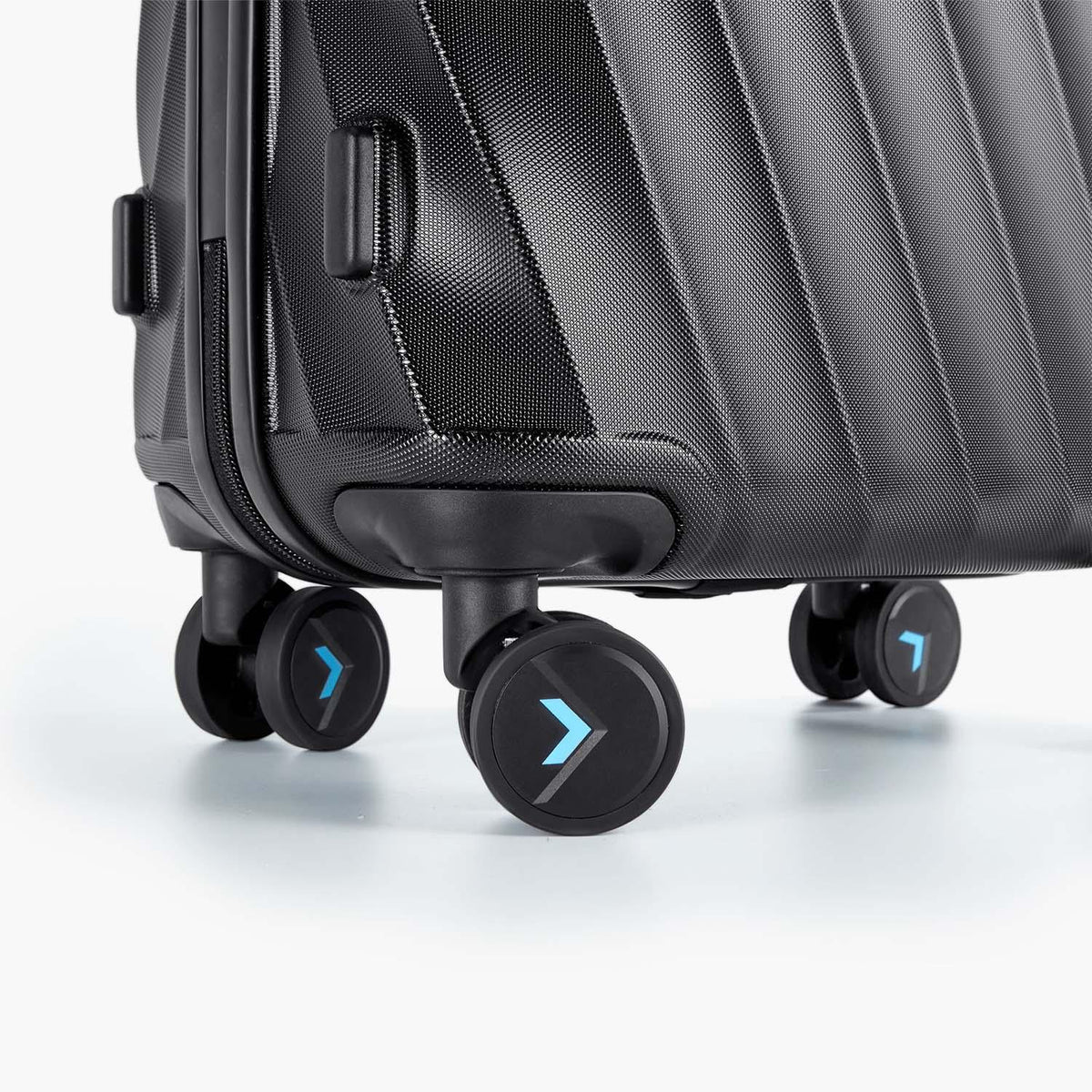 Globetrotter 20" Hardside Rolling Carry-on Stylish Suitcase - Image 10