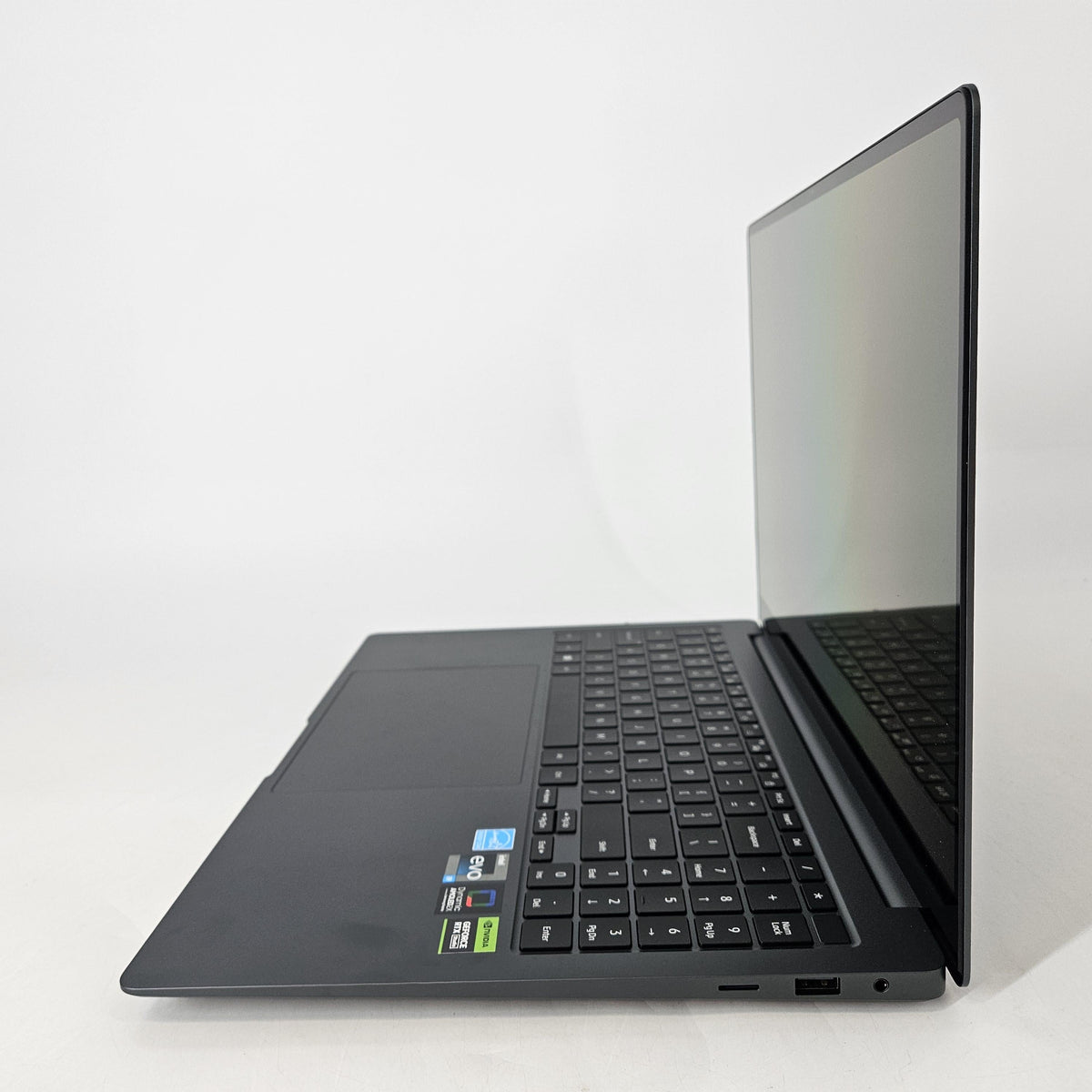 Samsung Galaxy Book3 Ultra 16 Graphite 2.6 GHz Intel Core i9 13th Gen. 32GB RAM 1TB Solid State Drive NVIDIA - Image 3