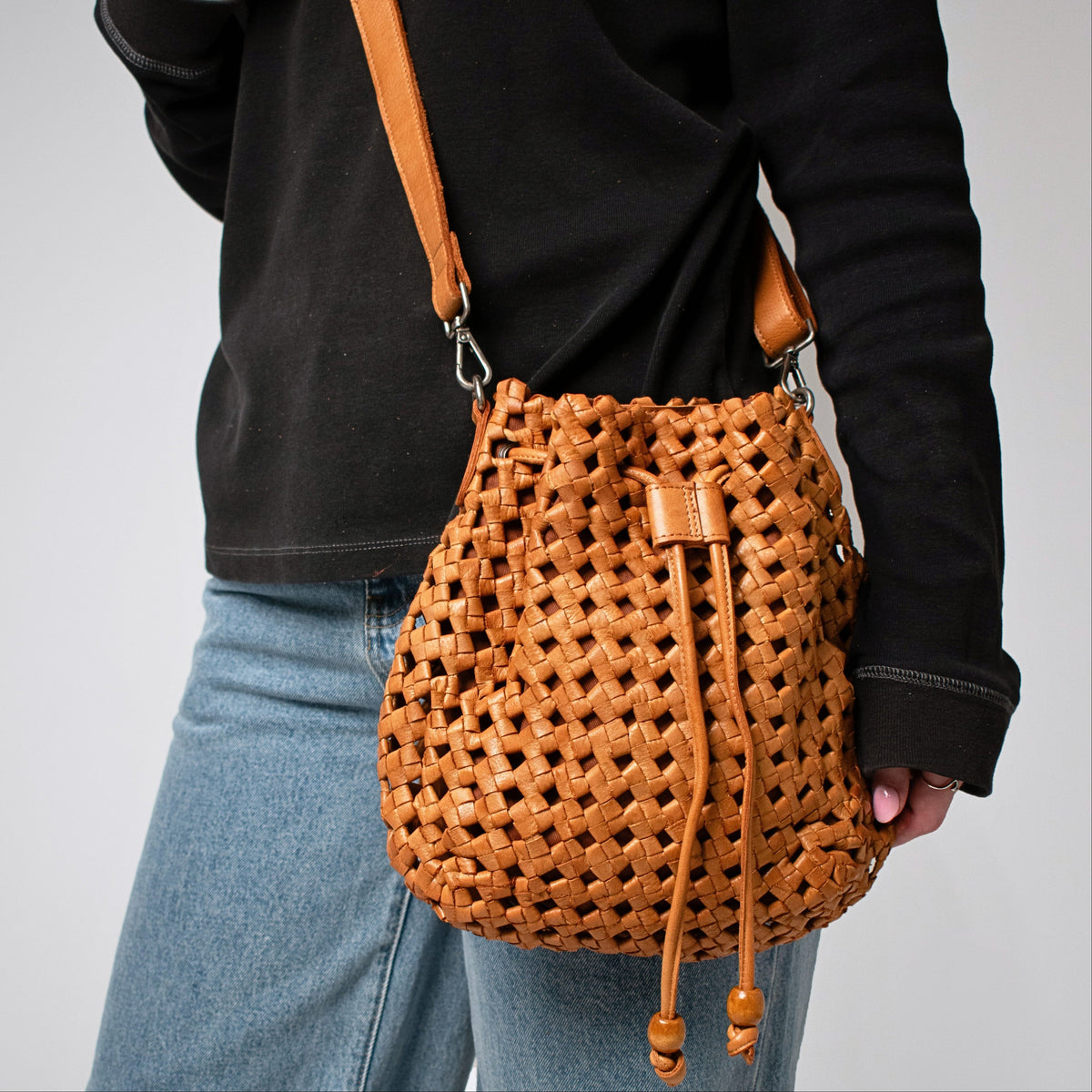 Catalina Leather Crossbody Bag - Image 21