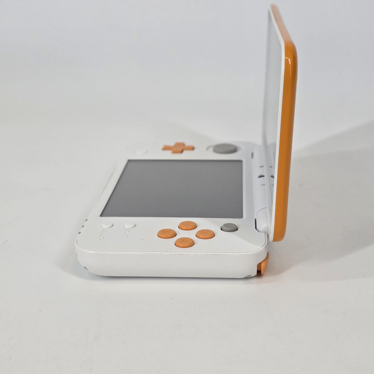 Nintendo New 2DS XL White + Orange White - Image 5