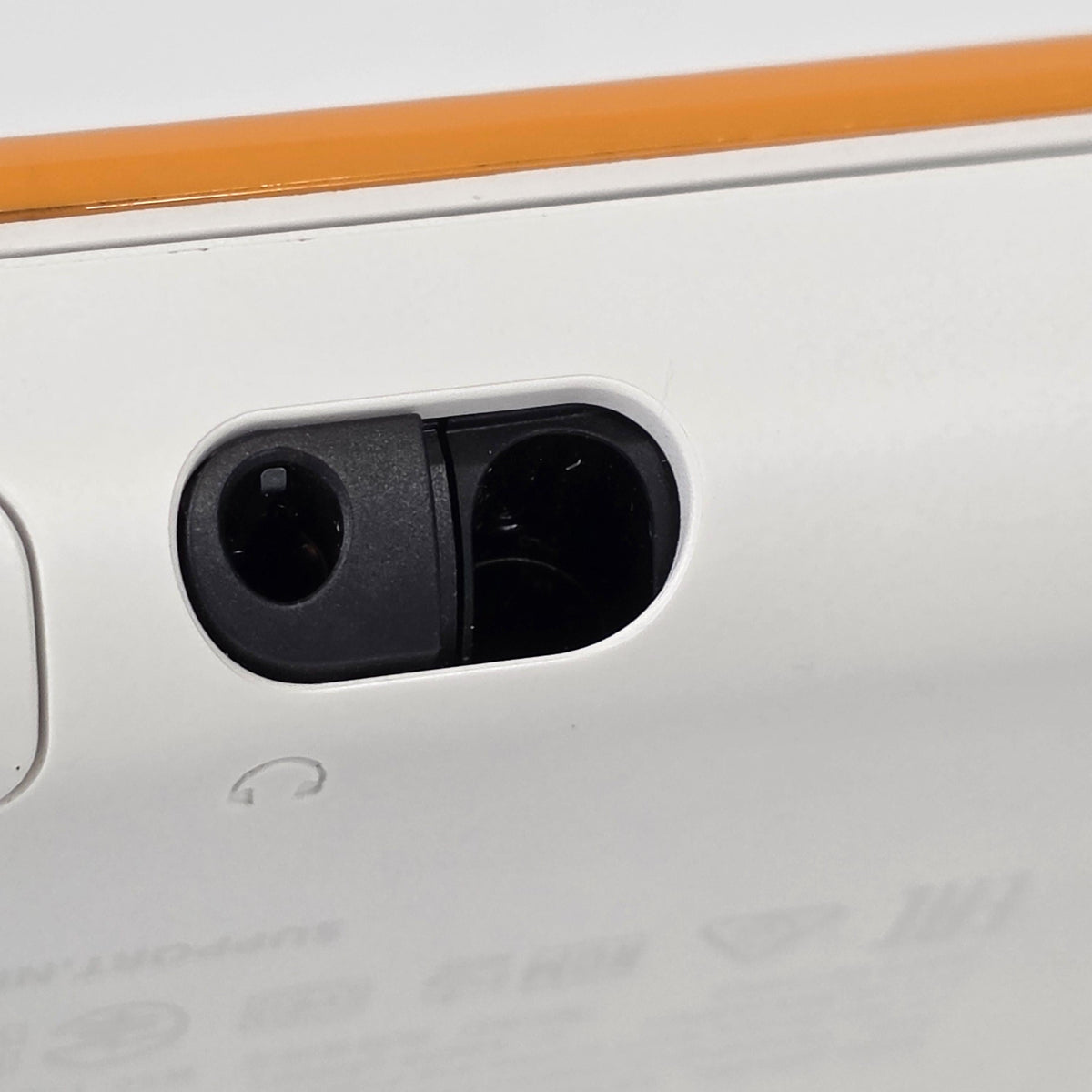 Nintendo New 2DS XL White + Orange White - Image 13