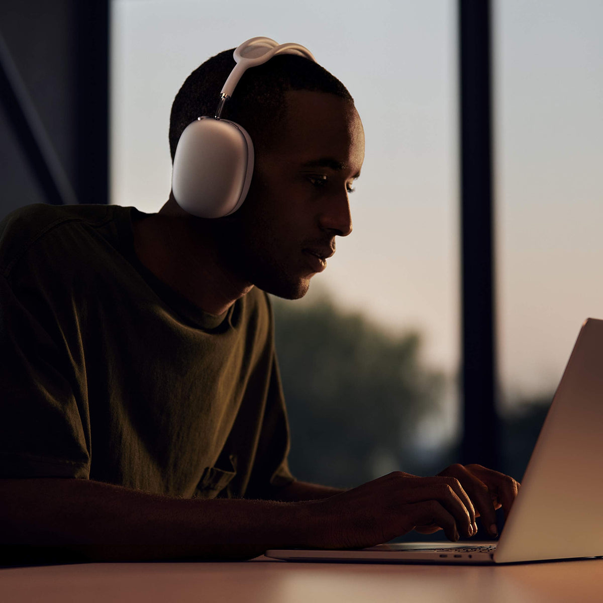 Apple AirPods Max - Silver - MGYJ3AM/A - Image 4