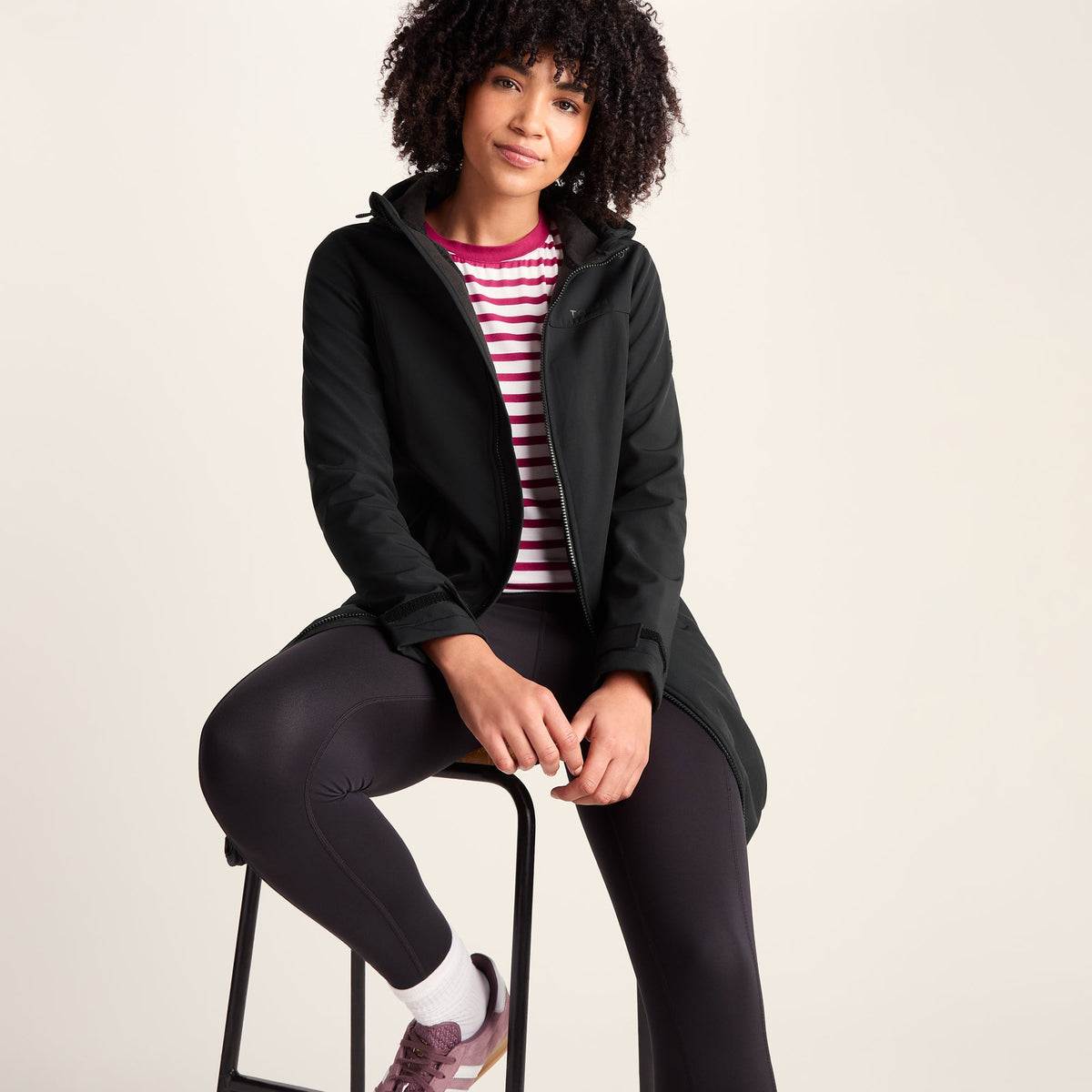 Marina Womens Long Water Resistant Softshell Jacket - Black - Image 4