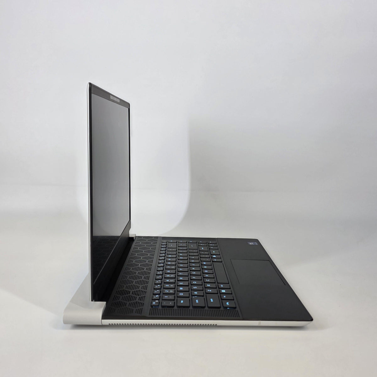 Dell Alienware X16 R2 Silver 2.3 GHz Intel Core Ultra 9 32GB RAM 1TB Solid State Drive NVIDIA GeForce RTX 4070 8 GB - Image 3