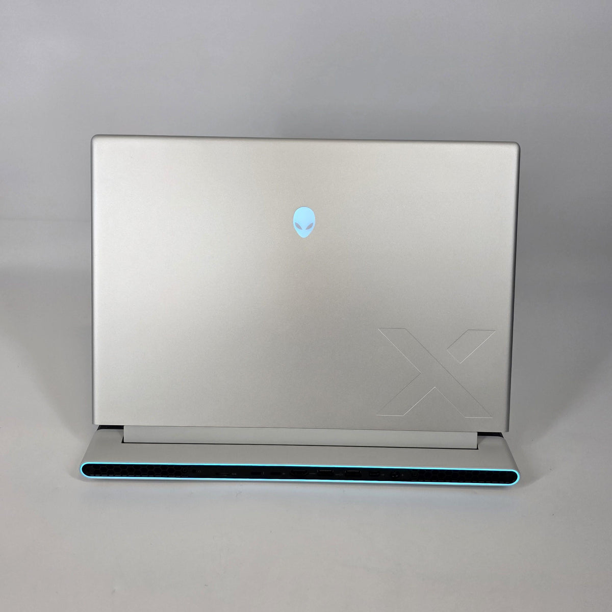 Dell Alienware X16 R2 Silver 2.3 GHz Intel Core Ultra 9 32GB RAM 1TB Solid State Drive NVIDIA GeForce RTX 4070 8 GB - Image 5