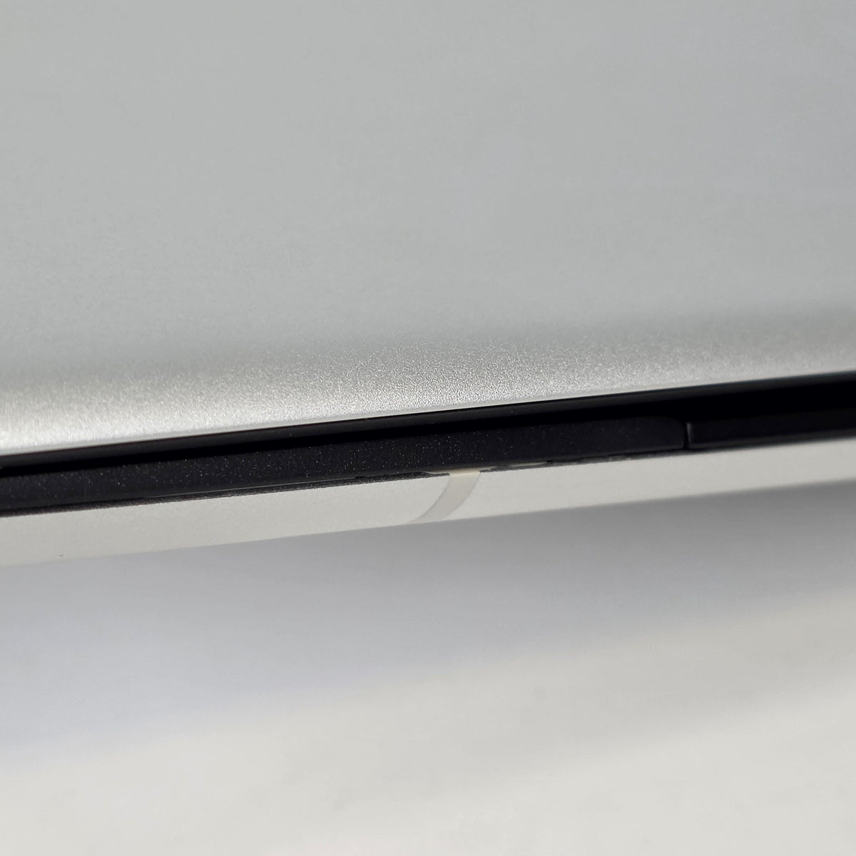 Dell Alienware X16 R2 Silver 2.3 GHz Intel Core Ultra 9 32GB RAM 1TB Solid State Drive NVIDIA GeForce RTX 4070 8 - Image 13