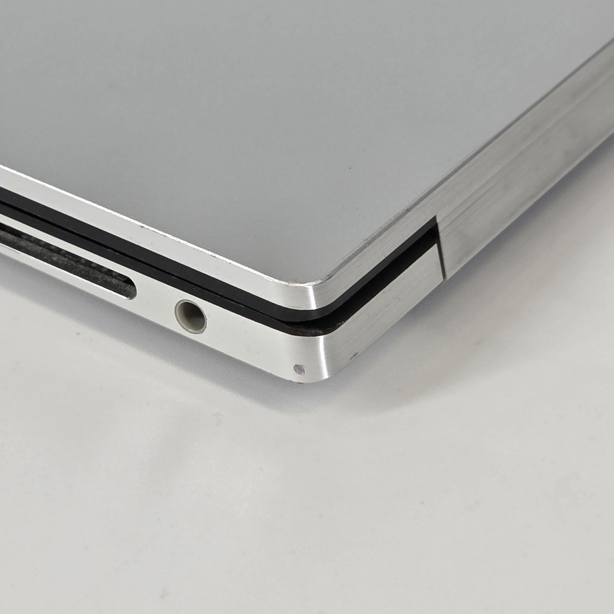 Dell XPS 15 9510 Silver 2.3 GHz Intel Core i7 11th Gen. 16GB RAM 512GB Solid State Drive NVIDIA GeForce RTX 3050 4 - Image 13