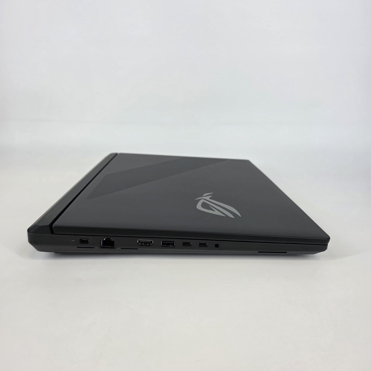 Asus ROG Strix Scar 18 G835 18 Black 2.7 GHz Intel Core Ultra 9 Series 2 32GB RAM 1TB Solid State Drive NVIDIA - Image 8