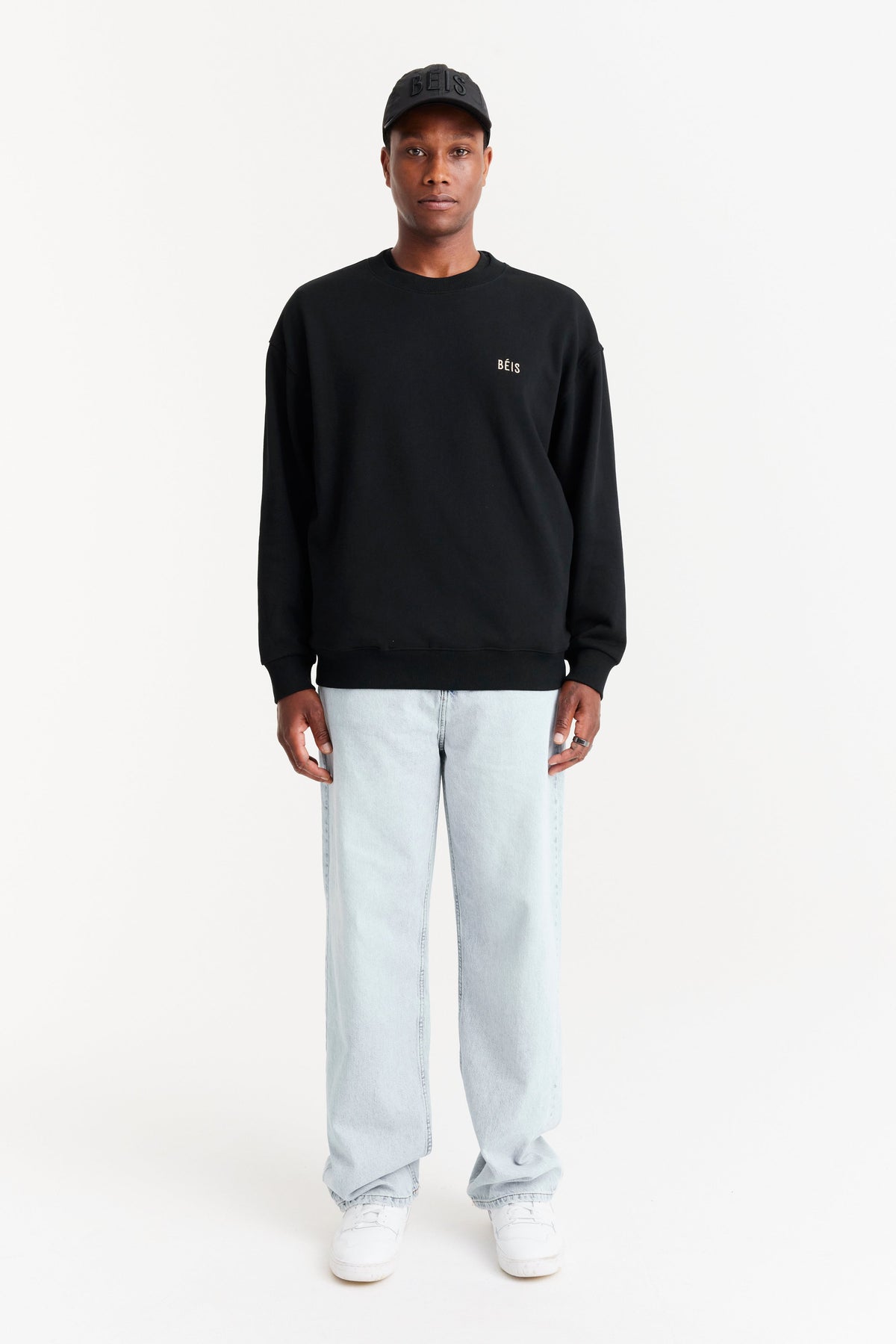 The Sweatshirt in Black - Image 2
