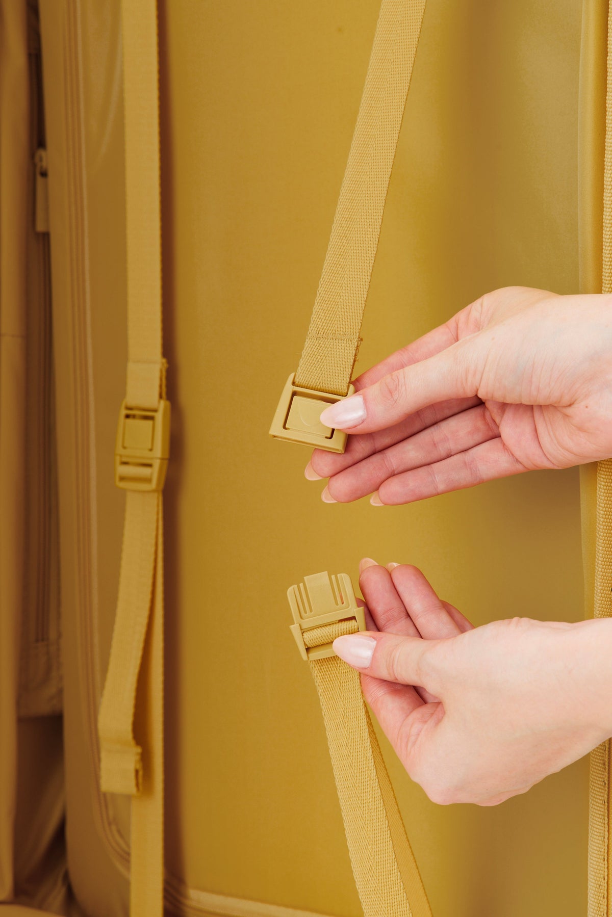 Resale The Medium Check-In Roller in Honey - Image 13