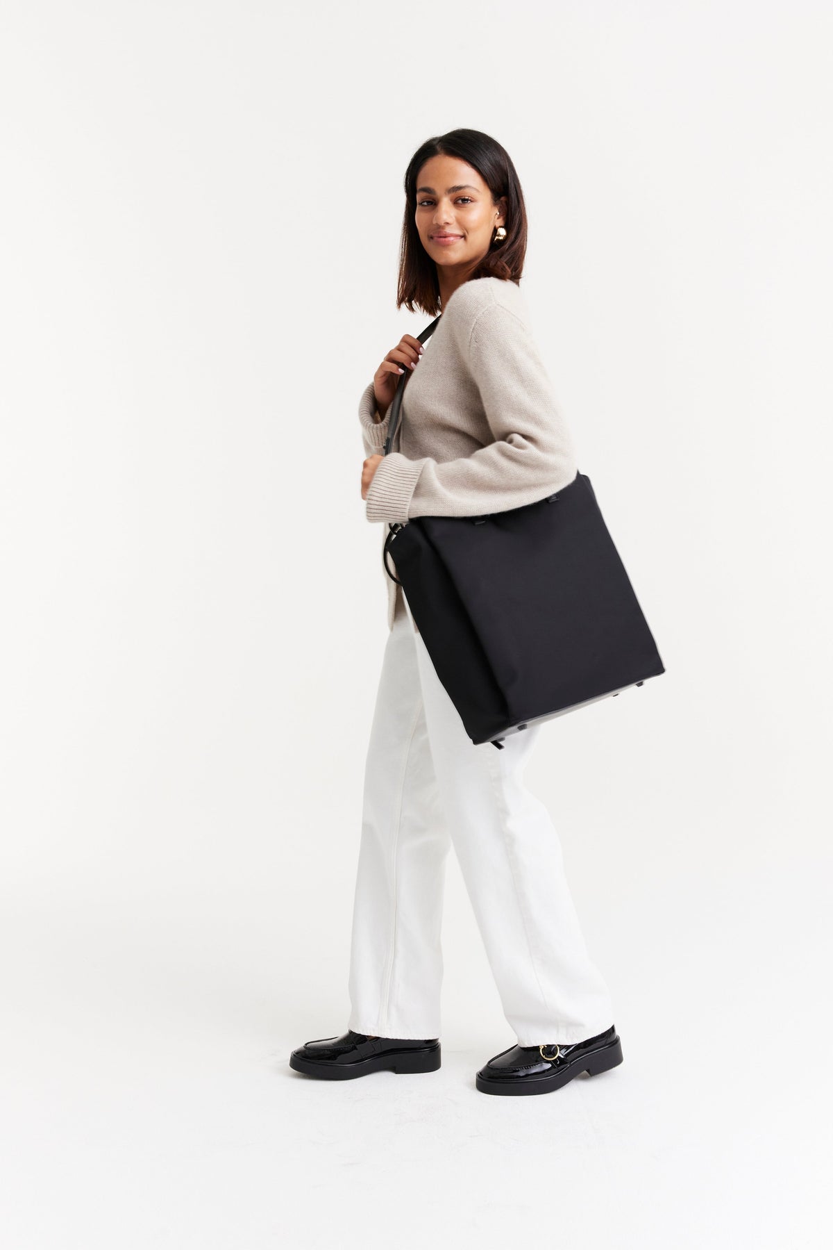 The Commuter Tote in Black - Image 15