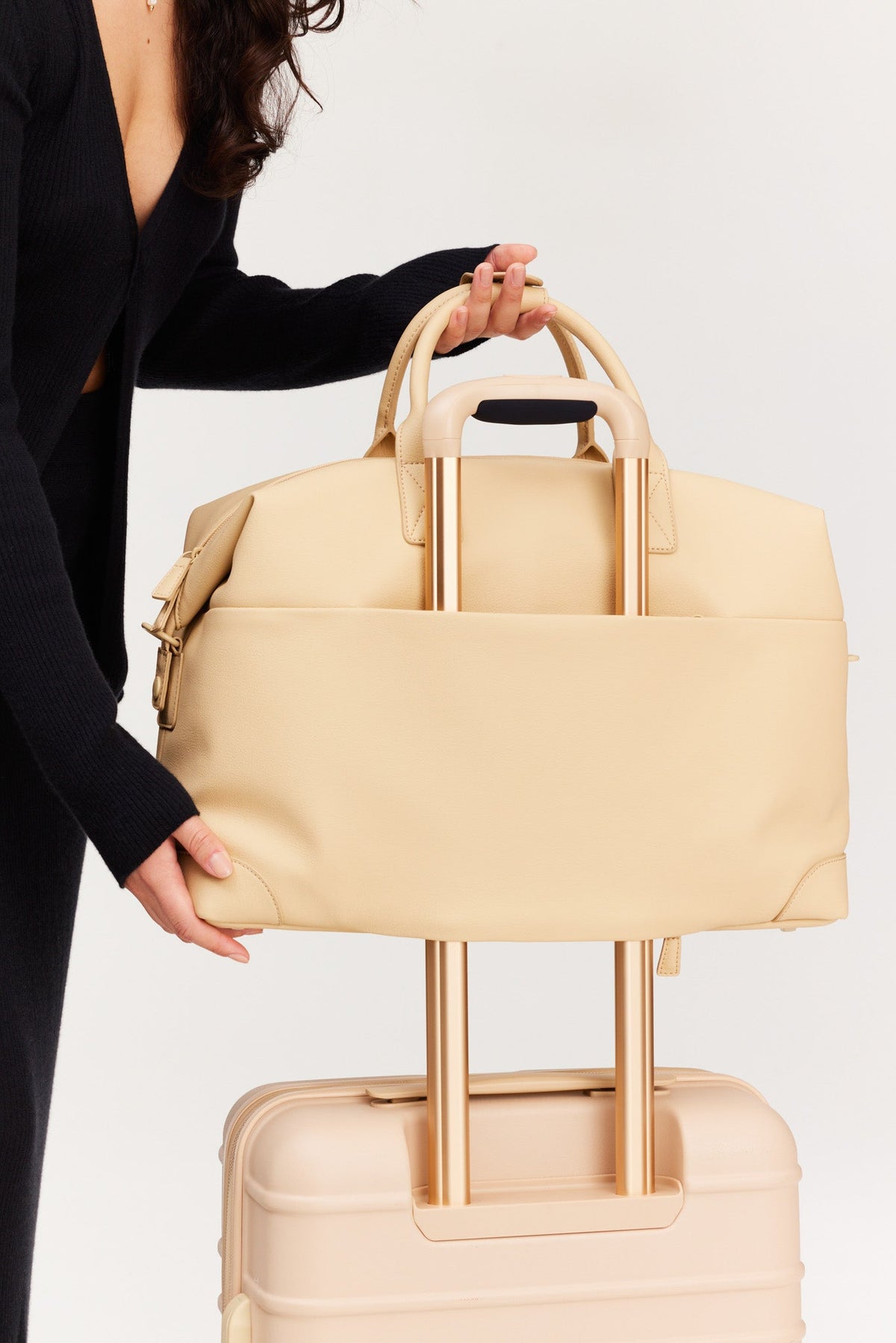 The Premium Duffle in Beige - Image 10