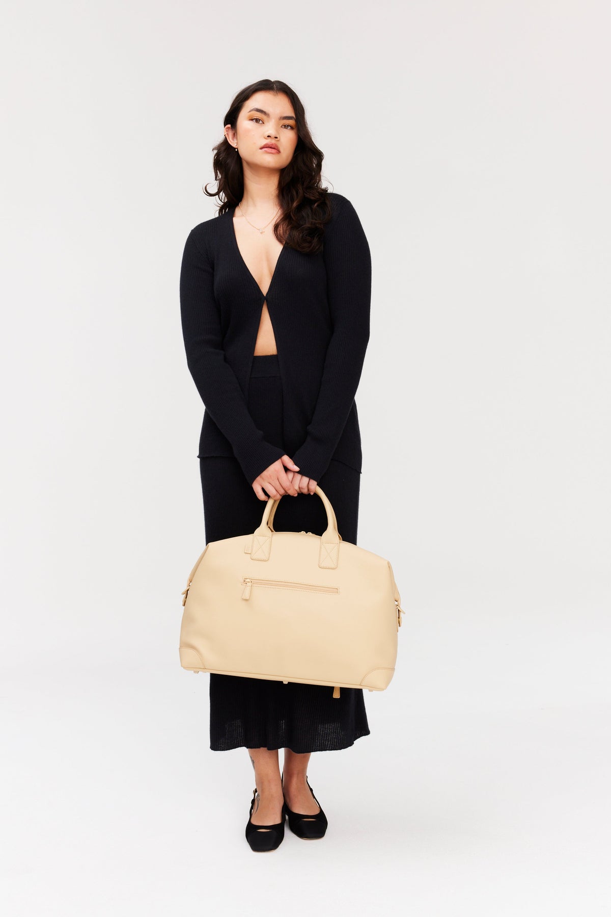 The Premium Duffle in Beige - Image 5