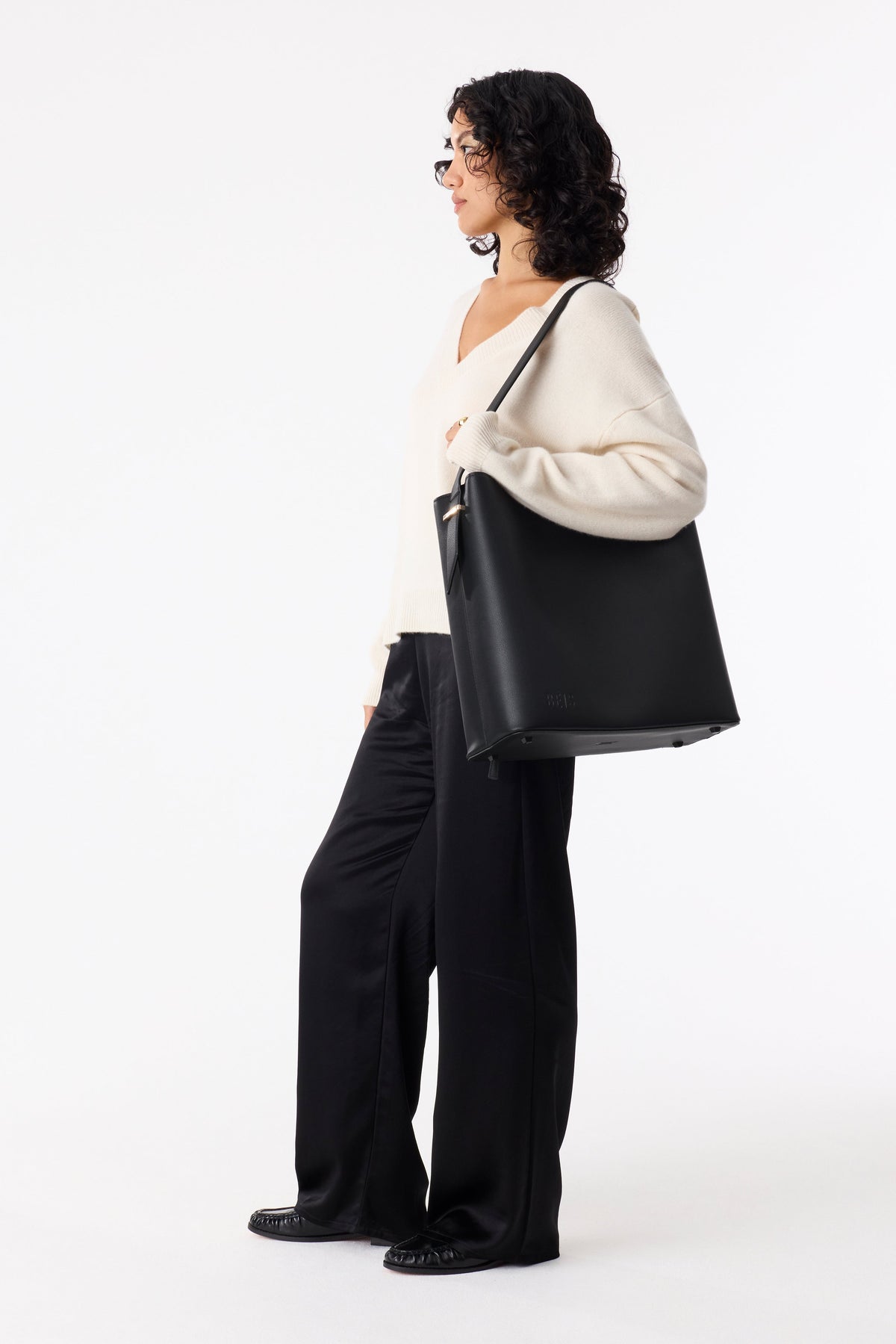 The Essential Tote in Wicked Black - Image 3