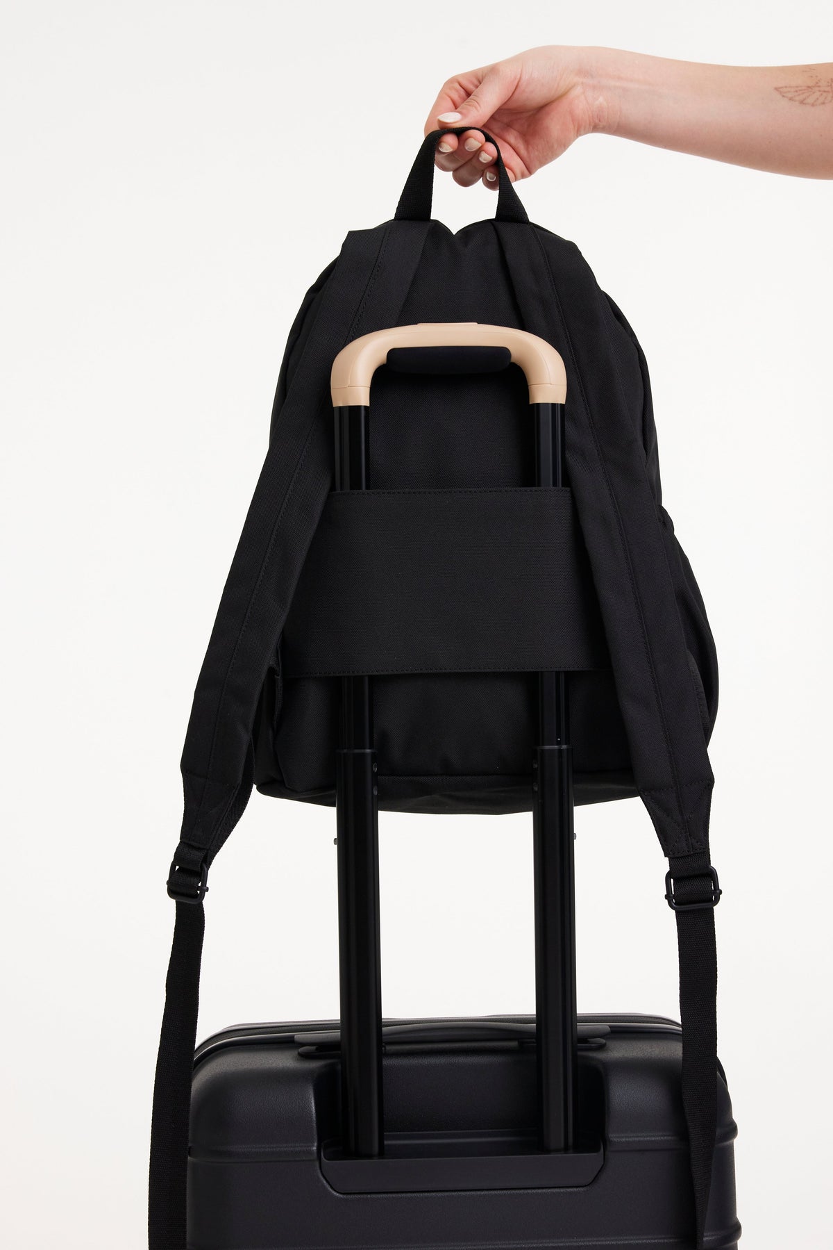The BÉISics Backpack in Black - Image 4