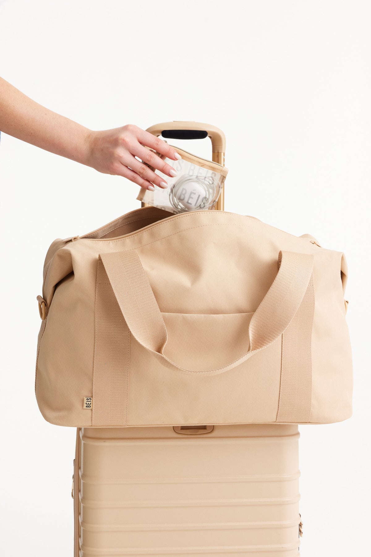 The BÉISics Duffle in Beige - Image 8