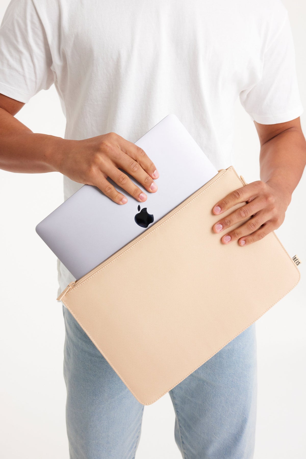 The BÉISics Laptop Pouch in Beige - Image 3