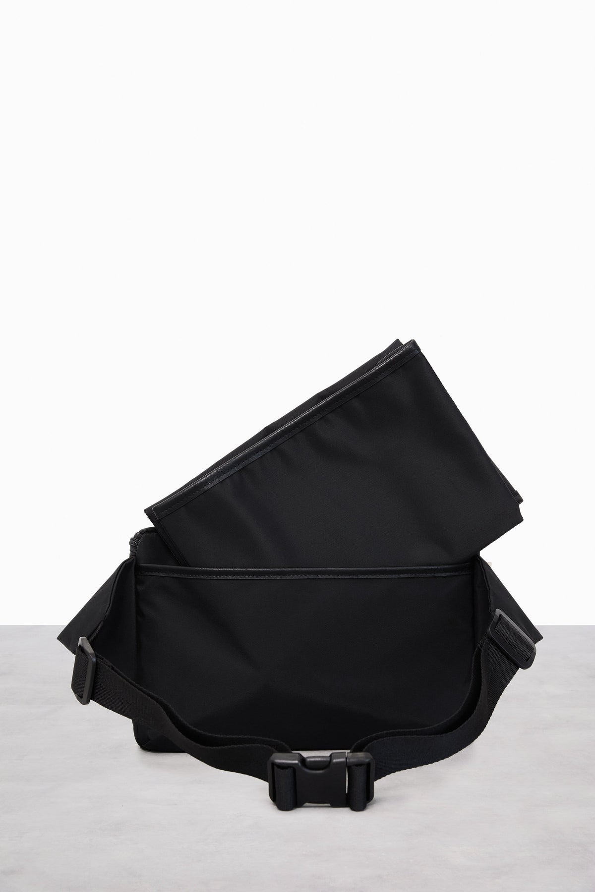 The Diaper Pack in Black - Image 6