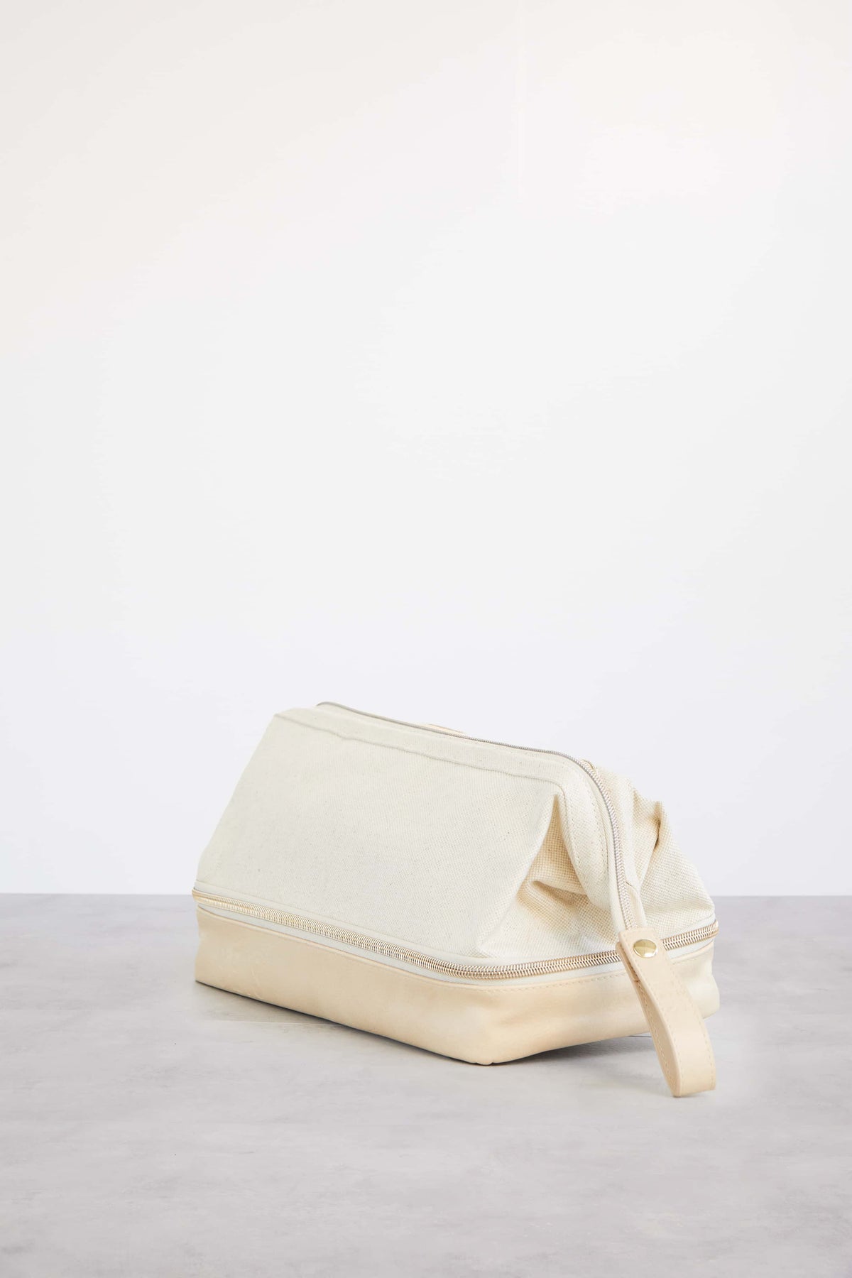 Resale The Dopp Kit in Beige - Image 2