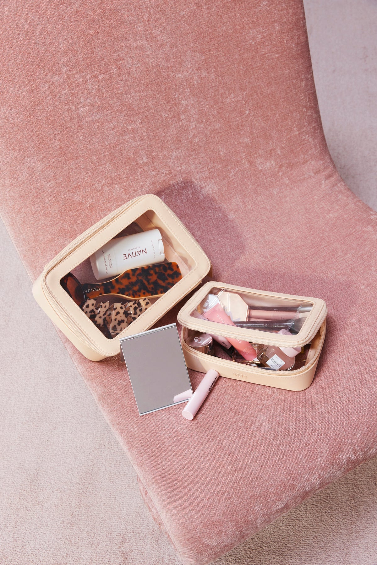 Resale The In Flight Cosmetic Set in Beige - Image 6