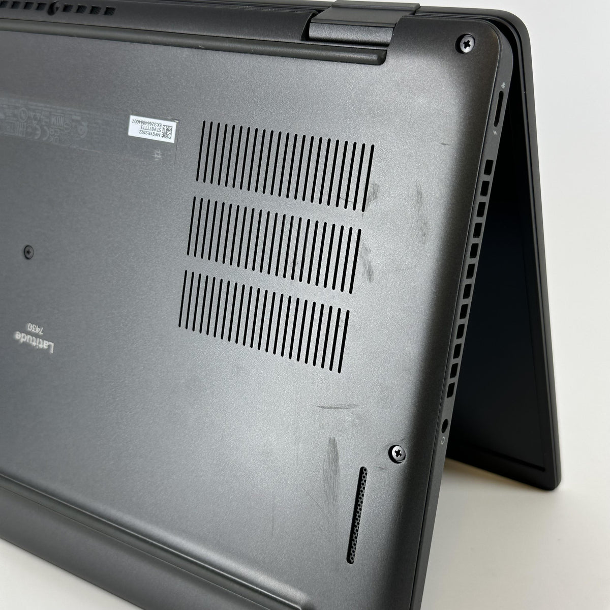 Dell Latitude 7430 14 Black 2.2 GHz Intel Core i7 12th Gen. 16GB RAM 512GB Solid State Drive - Image 9