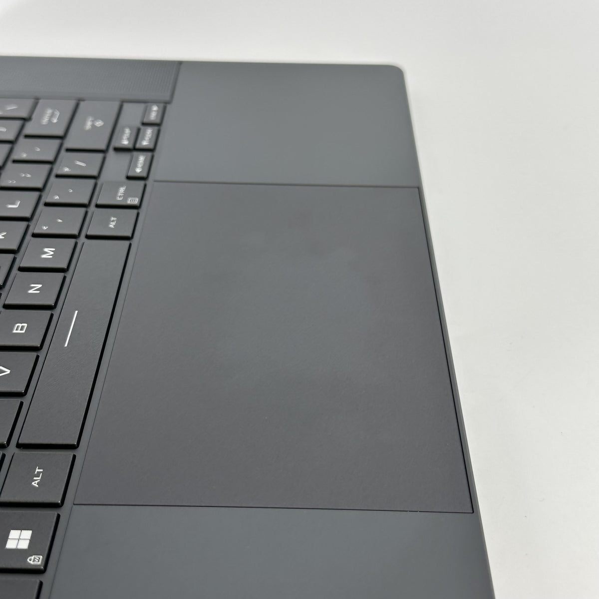 Asus ROG Zephyrus G16 GU605 16 Black 2.5 GHz Intel Core Ultra 9 16GB RAM 1TB Solid State Drive NVIDIA GeForce RTX - Image 5