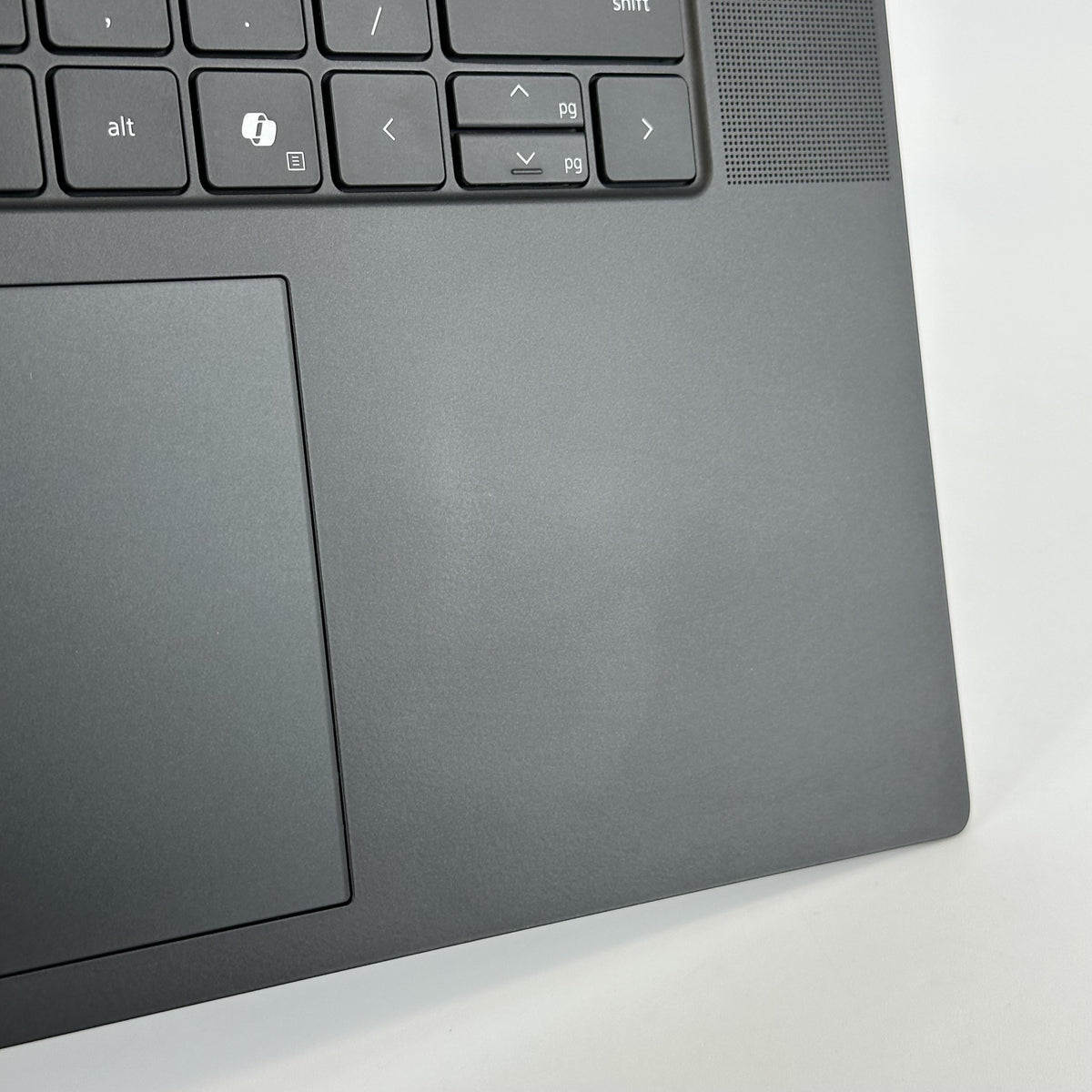Dell Precision 5690 16 Gray 3.8 GHz Intel Core Ultra 7 32GB RAM 1TB Solid State Drive NVIDIA RTX 2000 Ada 8 GB - Image 10