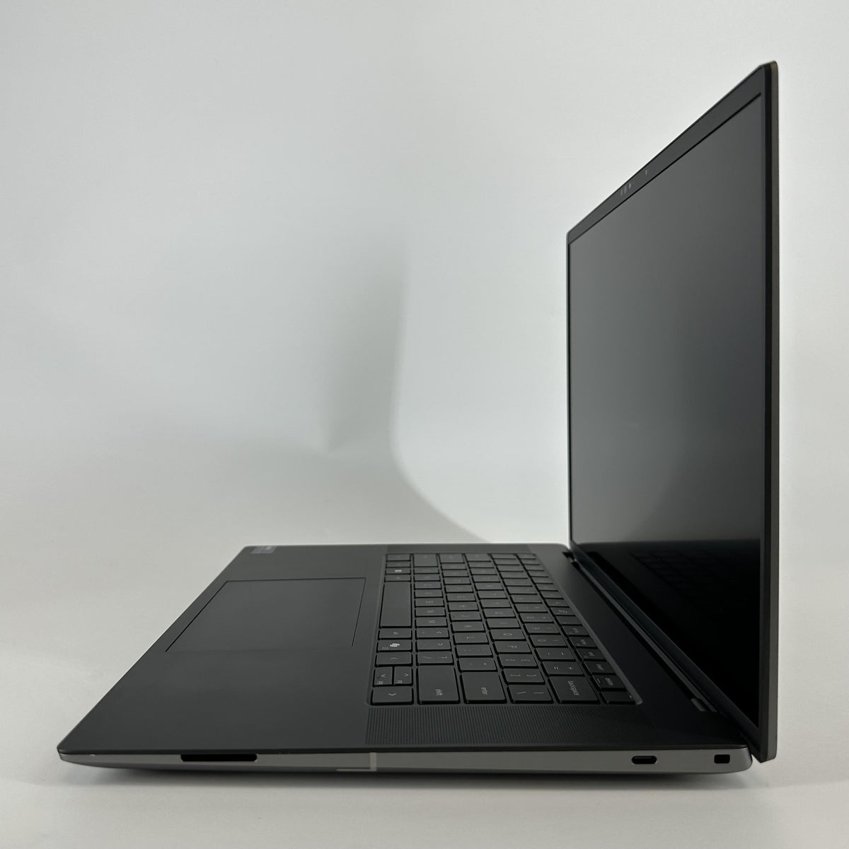 Dell Precision 5690 16 Gray 3.8 GHz Intel Core Ultra 7 32GB RAM 1TB Solid State Drive NVIDIA RTX 2000 Ada 8 GB - Image 4
