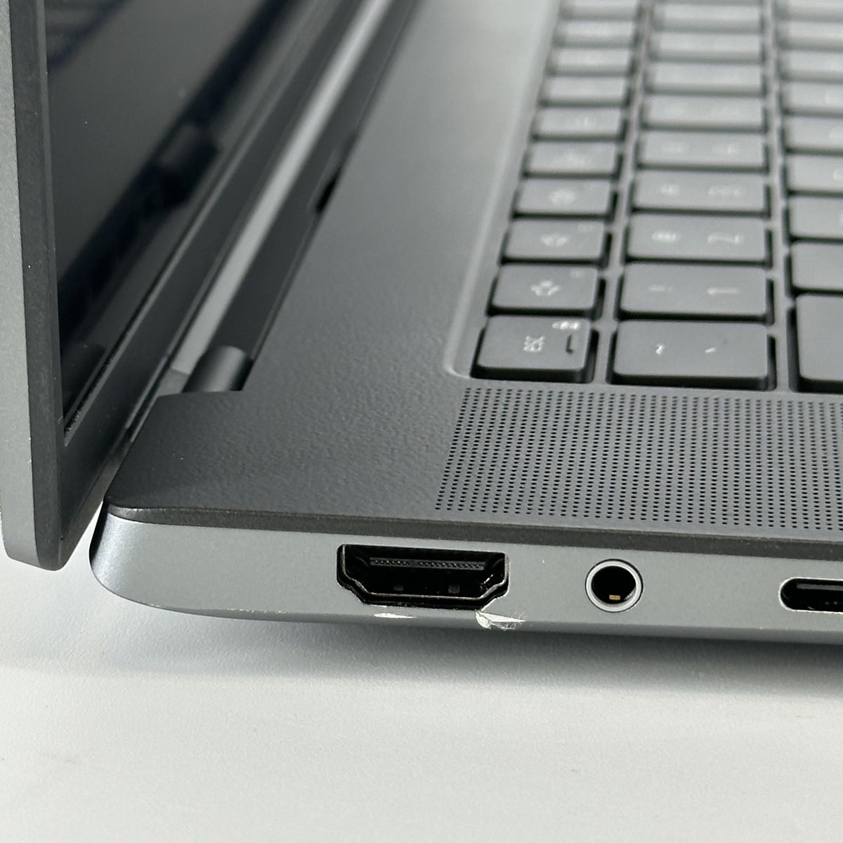 Dell Precision 5680 16 Gray 2.5 GHz Intel Core i7 13th Gen. 32GB RAM 1TB Solid State Drive NVIDIA RTX 2000 Ada 8 GB - Image 9