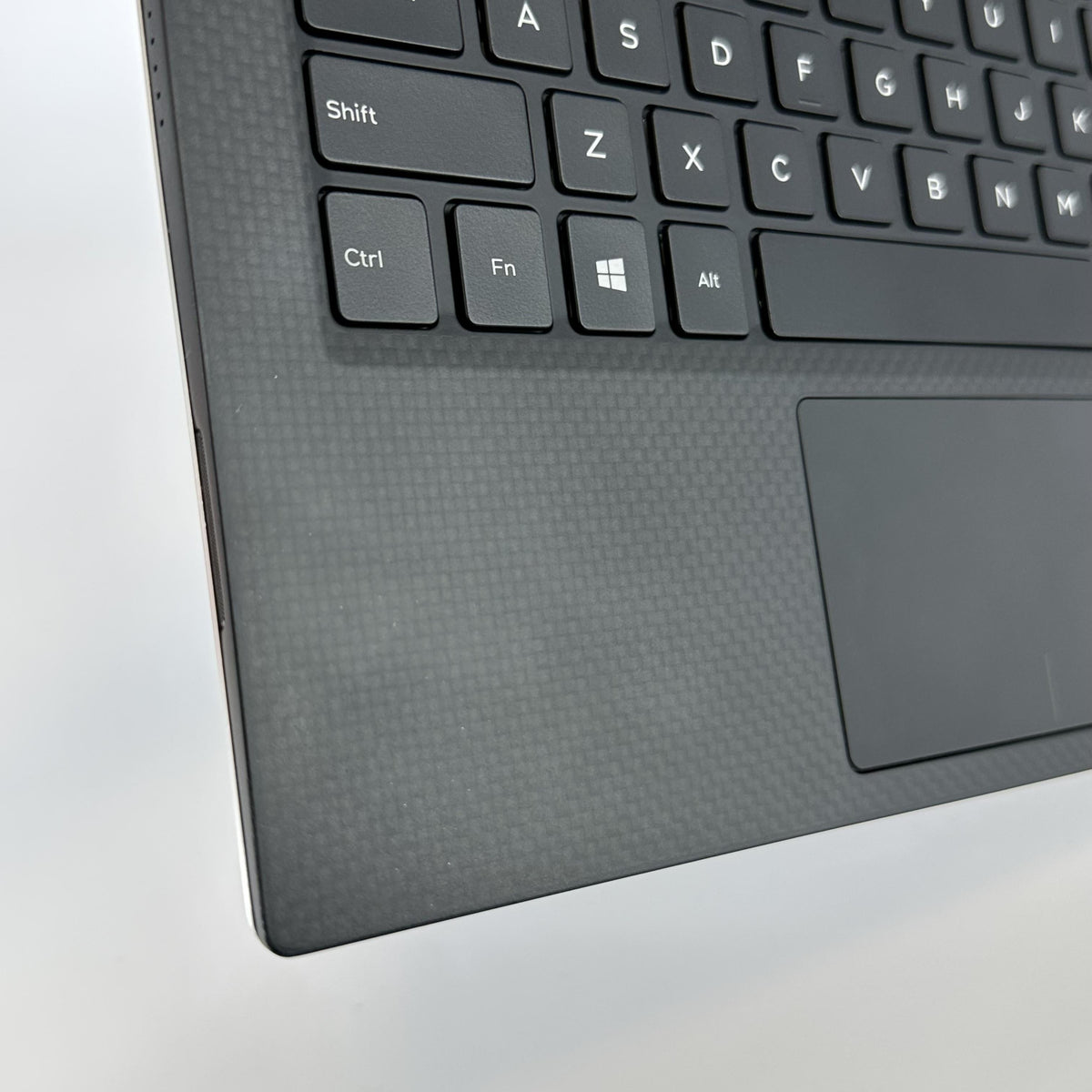 Dell XPS 13 9360 Silver 1.8 GHz Intel Core i7 8th Gen. 16GB RAM 512GB Solid State Drive - Image 4