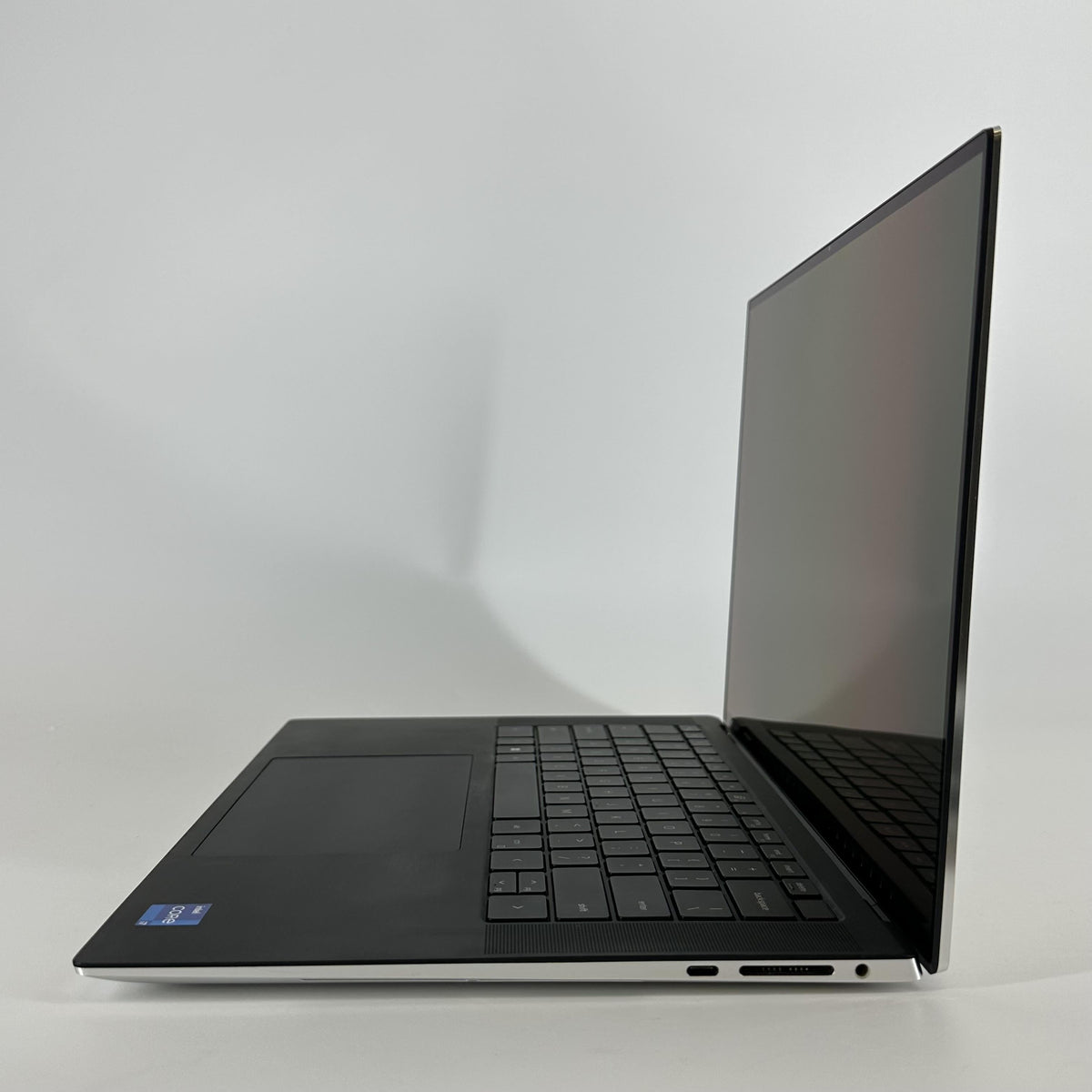 Dell XPS 15 9520 Silver 2.3 GHz Intel Core i7 12th Gen. 32GB RAM 512GB Solid State Drive NVIDIA GeForce RTX 3050 4 - Image 4