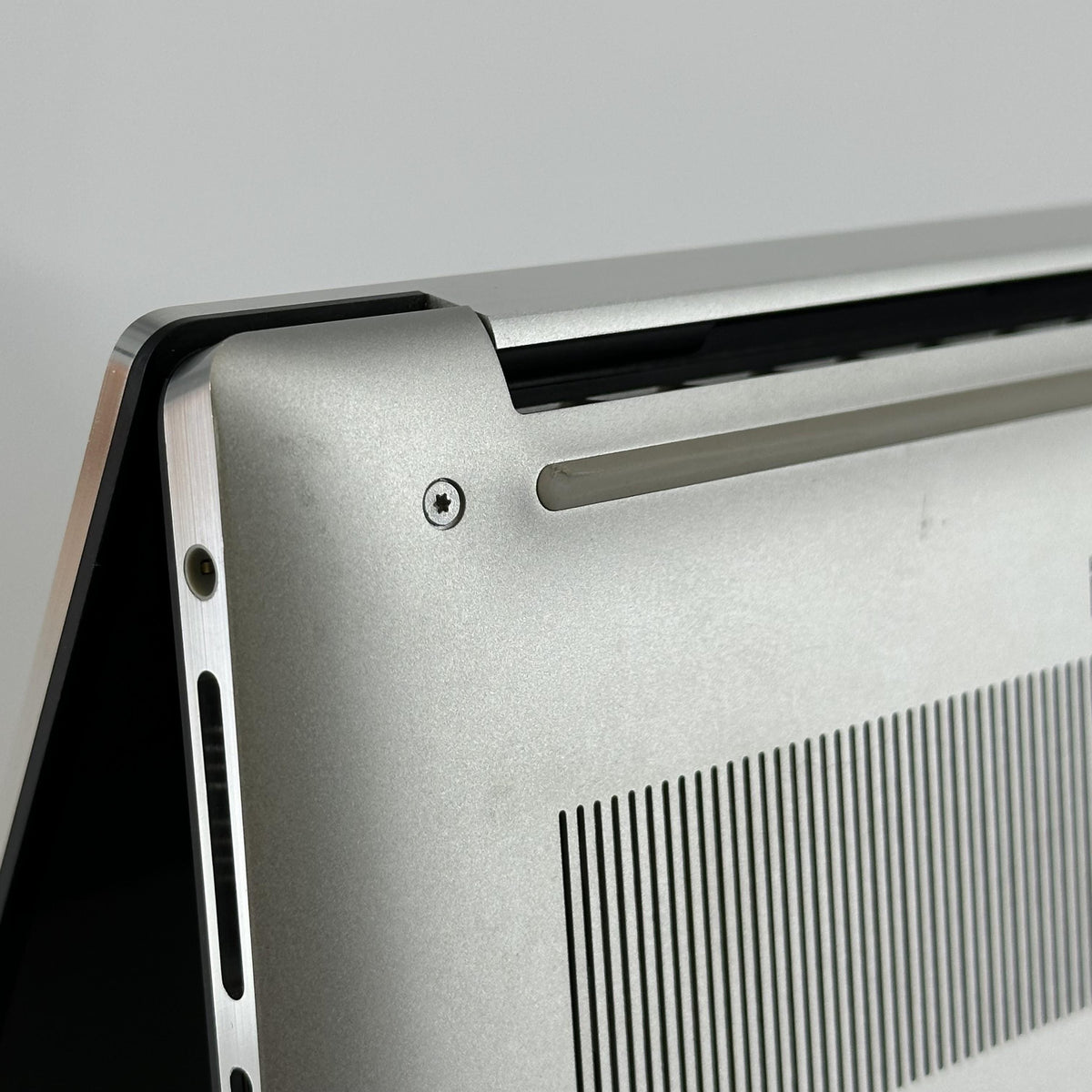 Dell XPS 15 9520 Silver 2.3 GHz Intel Core i7 12th Gen. 32GB RAM 512GB Solid State Drive NVIDIA GeForce RTX 3050 4 - Image 14