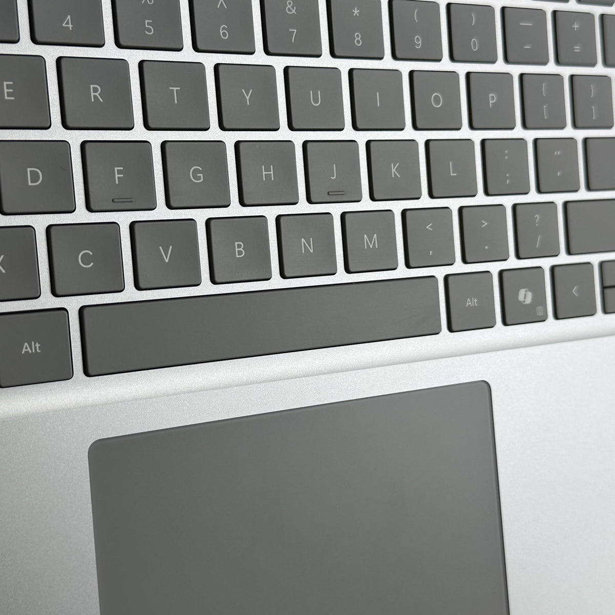 Microsoft Surface Laptop 6 13.5 Platinum 3.8 GHz Intel Core Ultra 7 32GB RAM 1TB Solid State Drive - Image 9