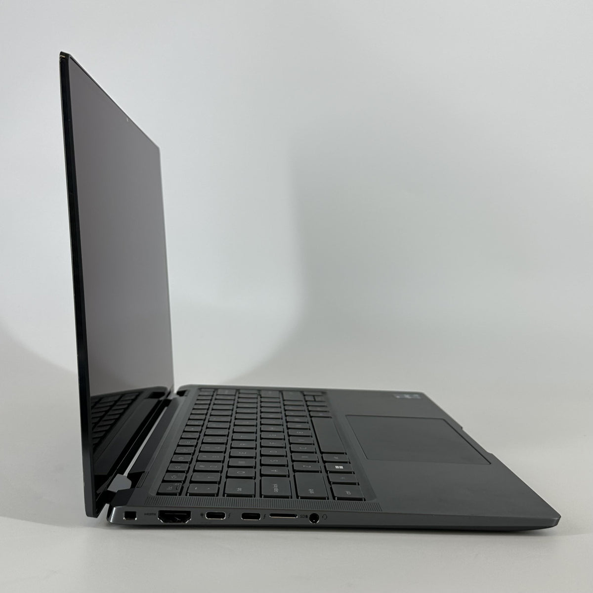 Dell Latitude 9430 14 Gray 1.8 GHz Intel Core i7 12th Gen. 32GB RAM 1TB Solid State Drive - Image 3