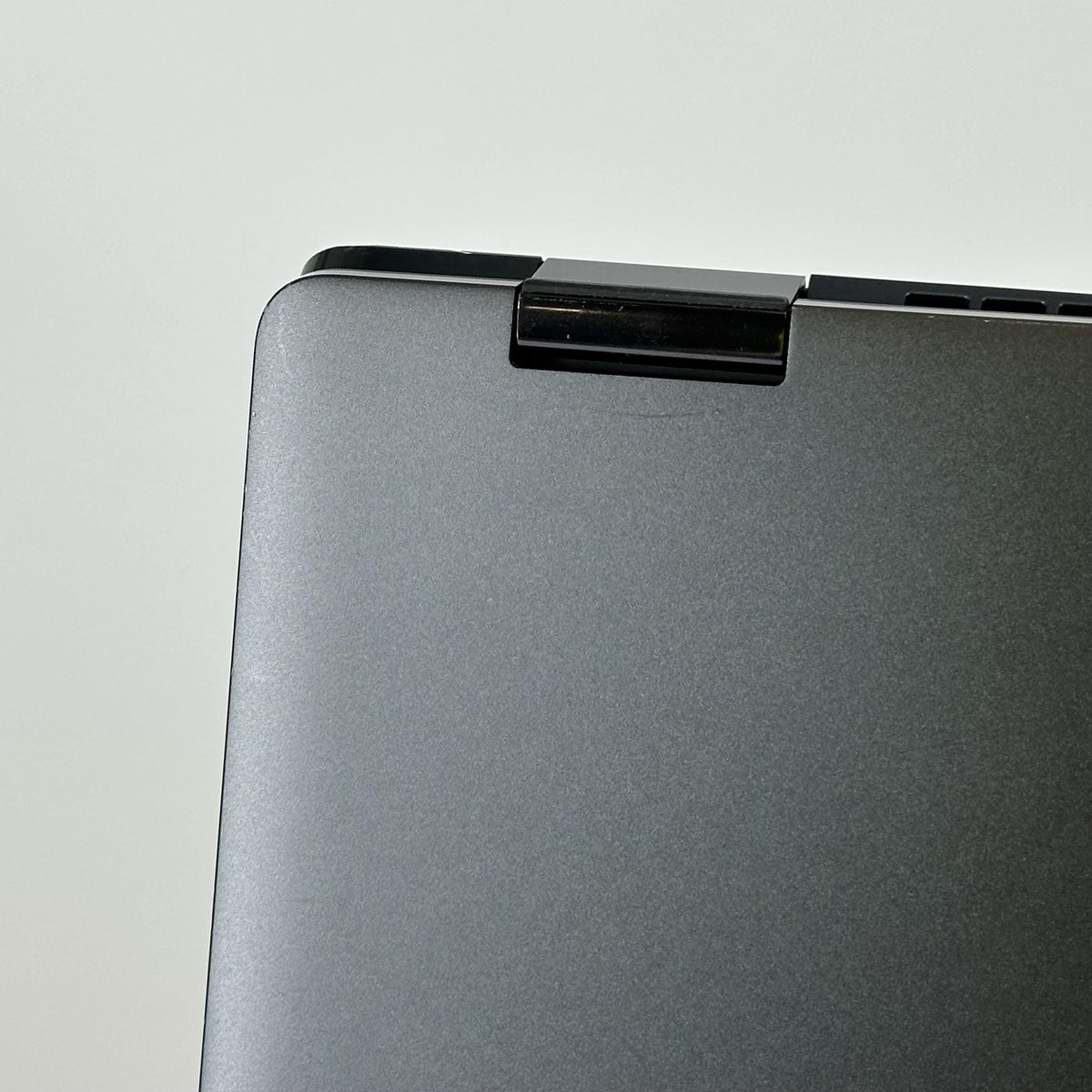 Dell Latitude 9430 14 Gray 1.8 GHz Intel Core i7 12th Gen. 32GB RAM 1TB Solid State Drive - Image 8