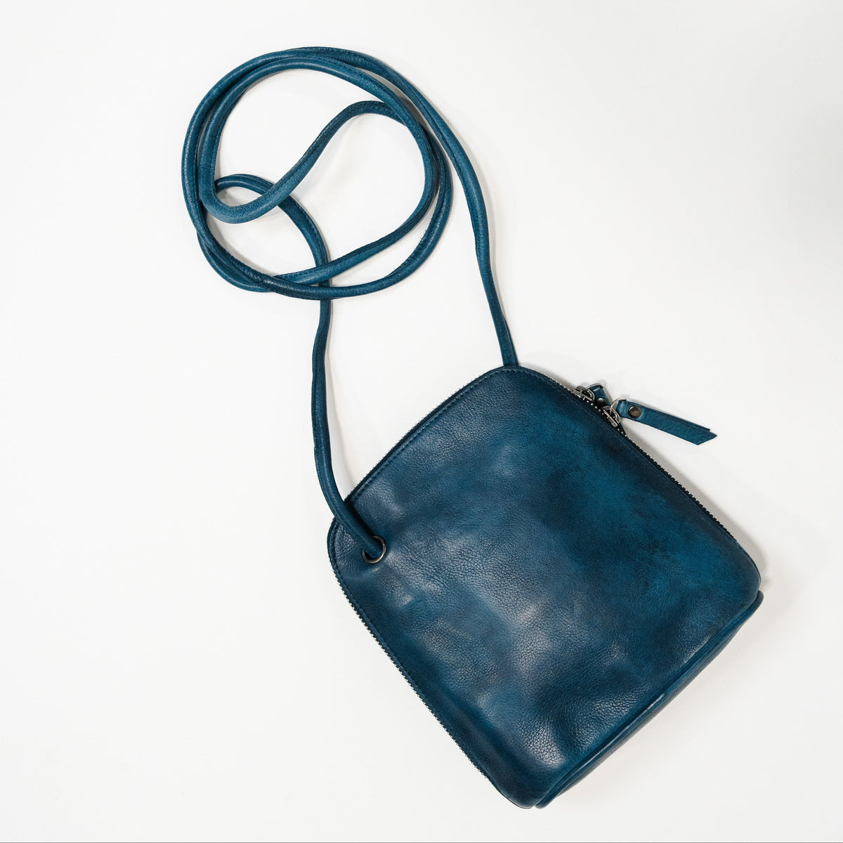 Lilly Leather Crossbody Bag - Image 11