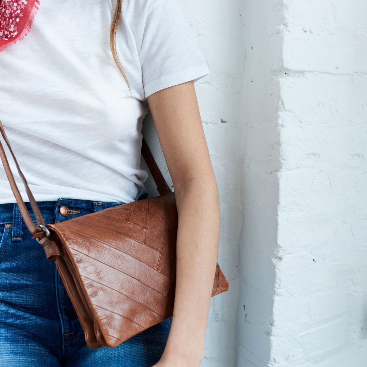 Sunny Leather Crossbody Bag - Image 10
