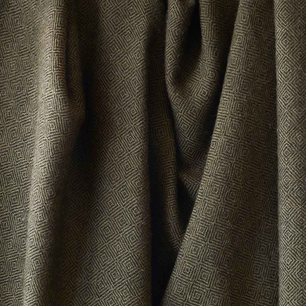 La Calle Alpaca Bed Blanket - Image 10