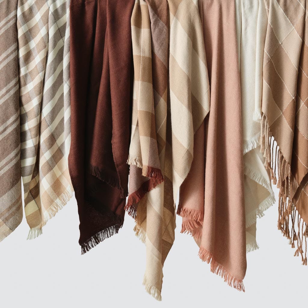 La Calle Alpaca Throw - Image 8