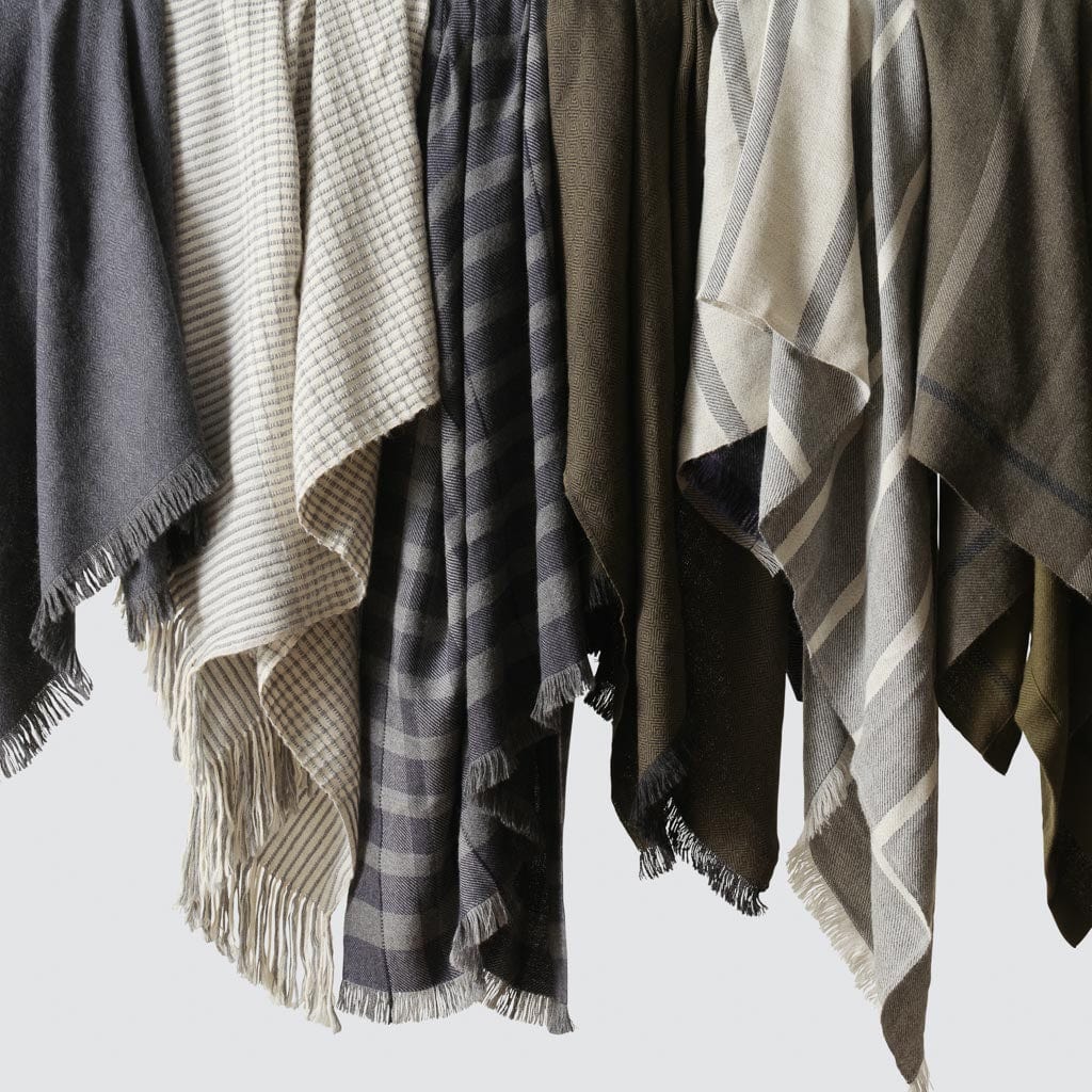 La Calle Alpaca Throw - Image 21