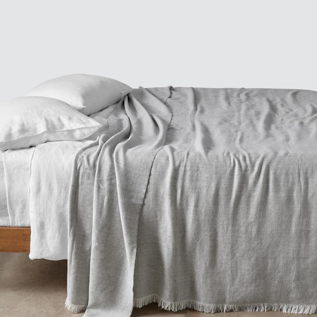 La Calle Alpaca Bed Blanket - Dove Grey