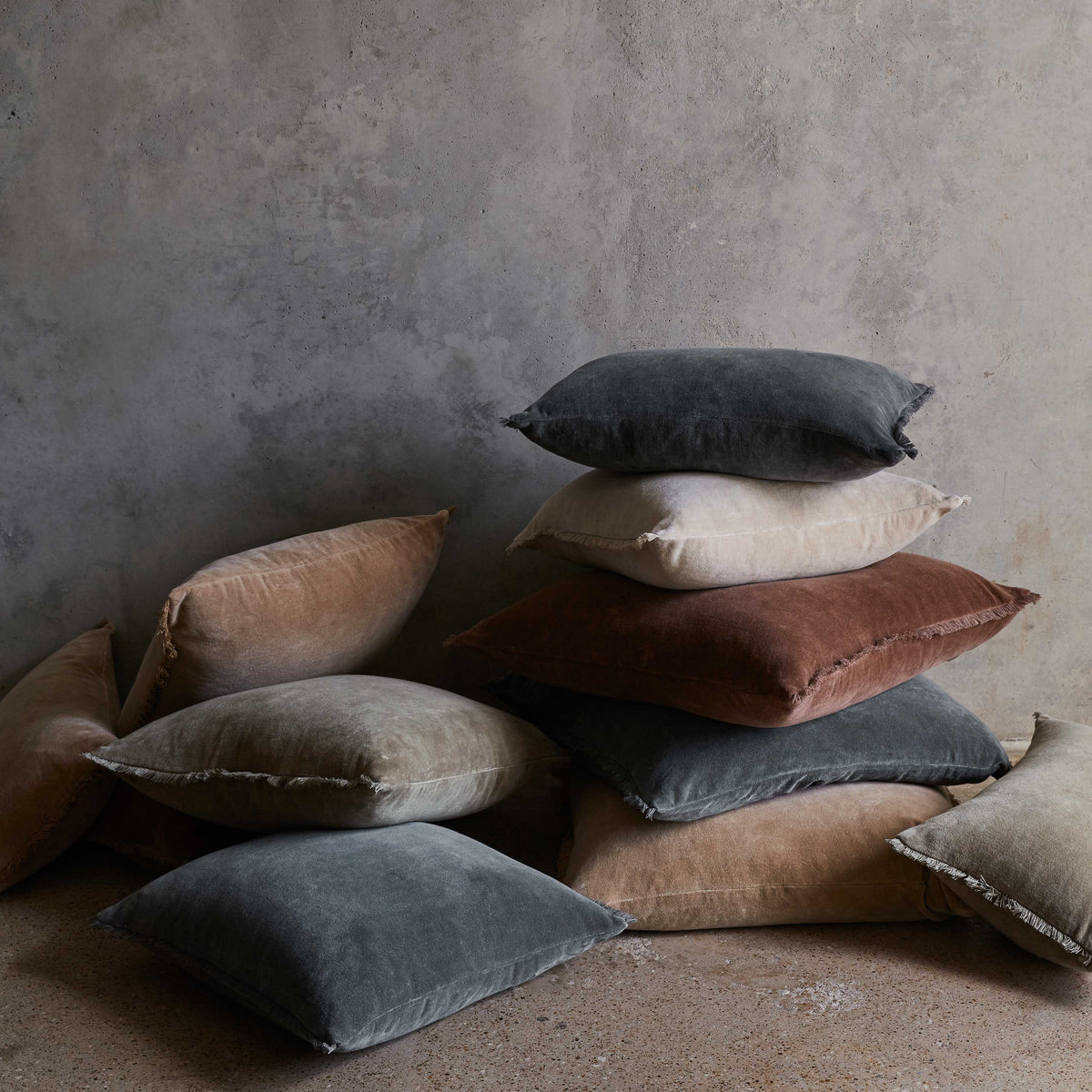 Naveta Velvet Pillow - Image 6