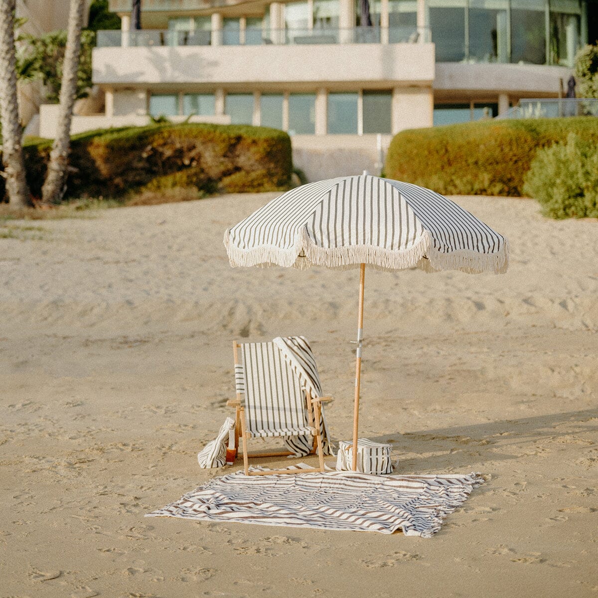 The Premium Beach Umbrella - Image 2